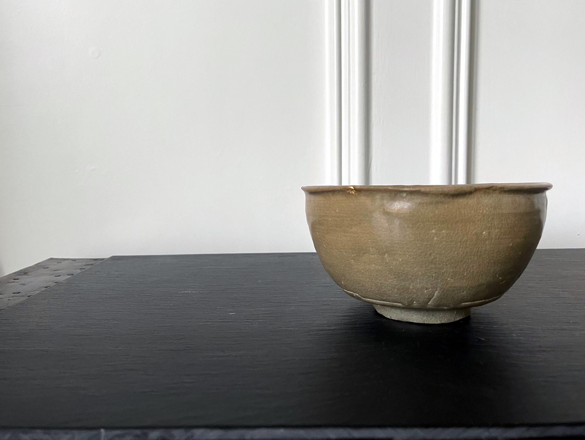 Korean Ceramic Celadon Deep Bowl Goryeo Dynasty For Sale 9