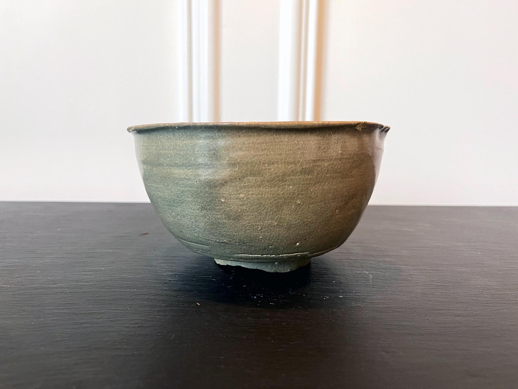 Archaistic Korean Ceramic Celadon Deep Bowl Goryeo Dynasty For Sale