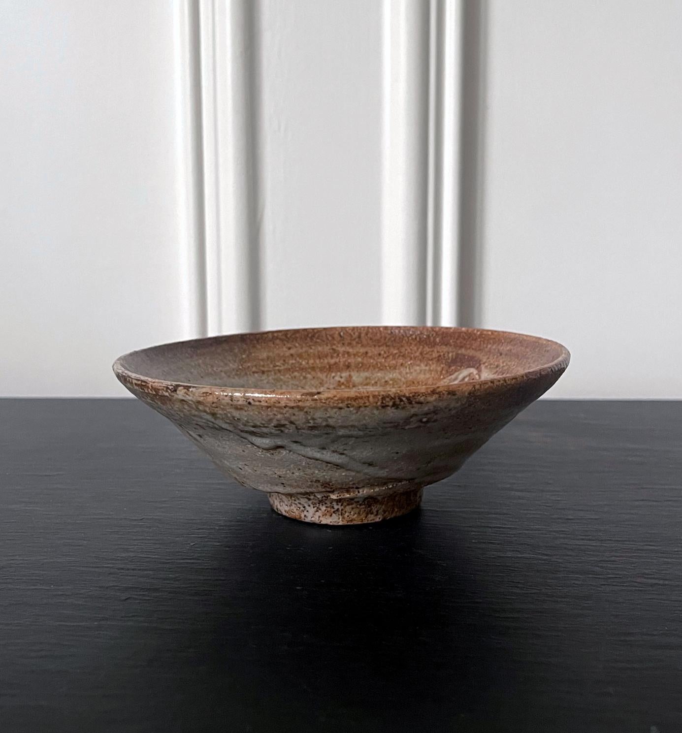 Other Korean Ceramic Chawan Ido Tea Bowl with Soba Glaze Kuroda Touen For Sale