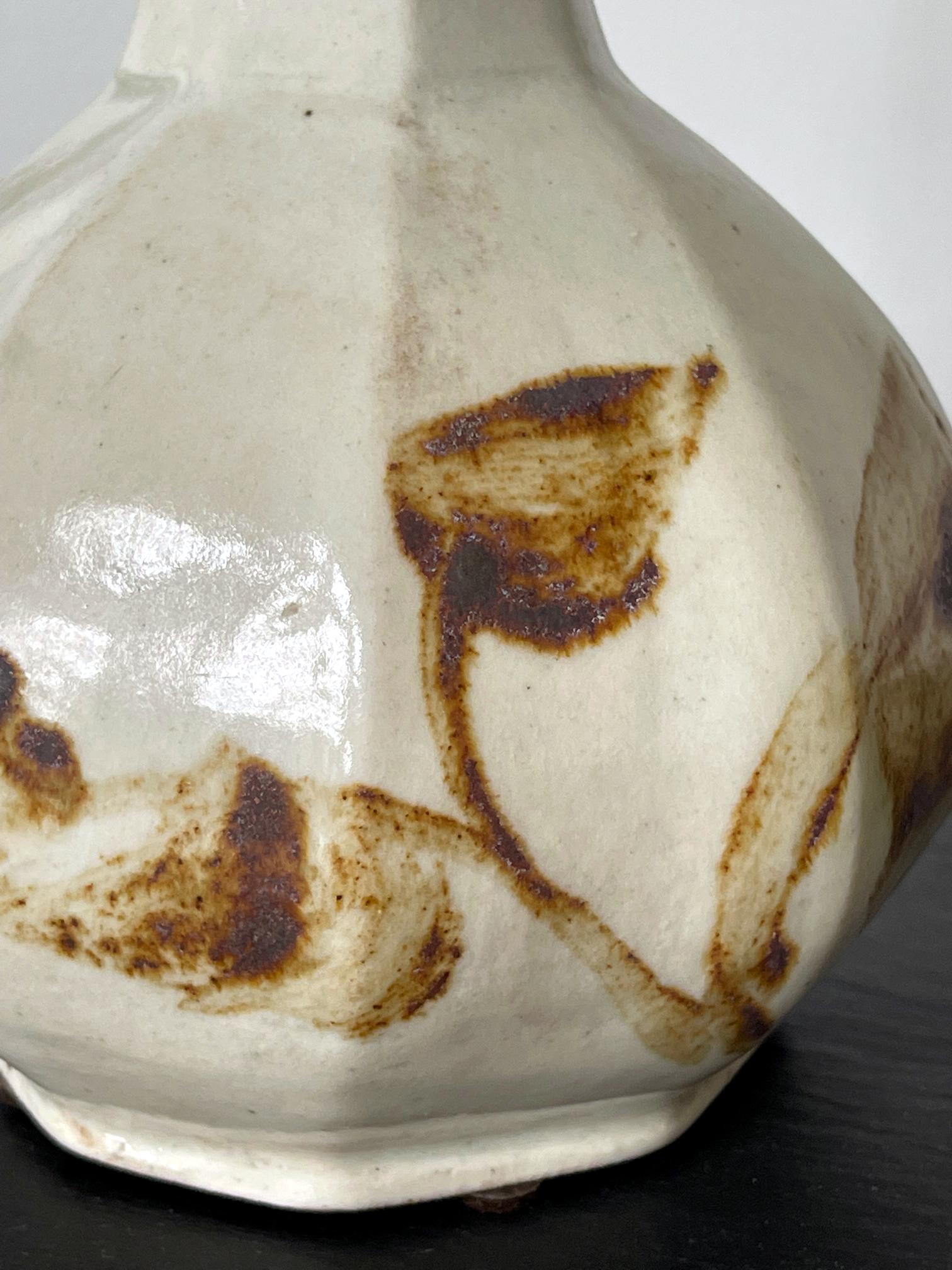 Koreanische Keramik Facettierte Weinflasche Vase Joseon Dynasty im Angebot 6