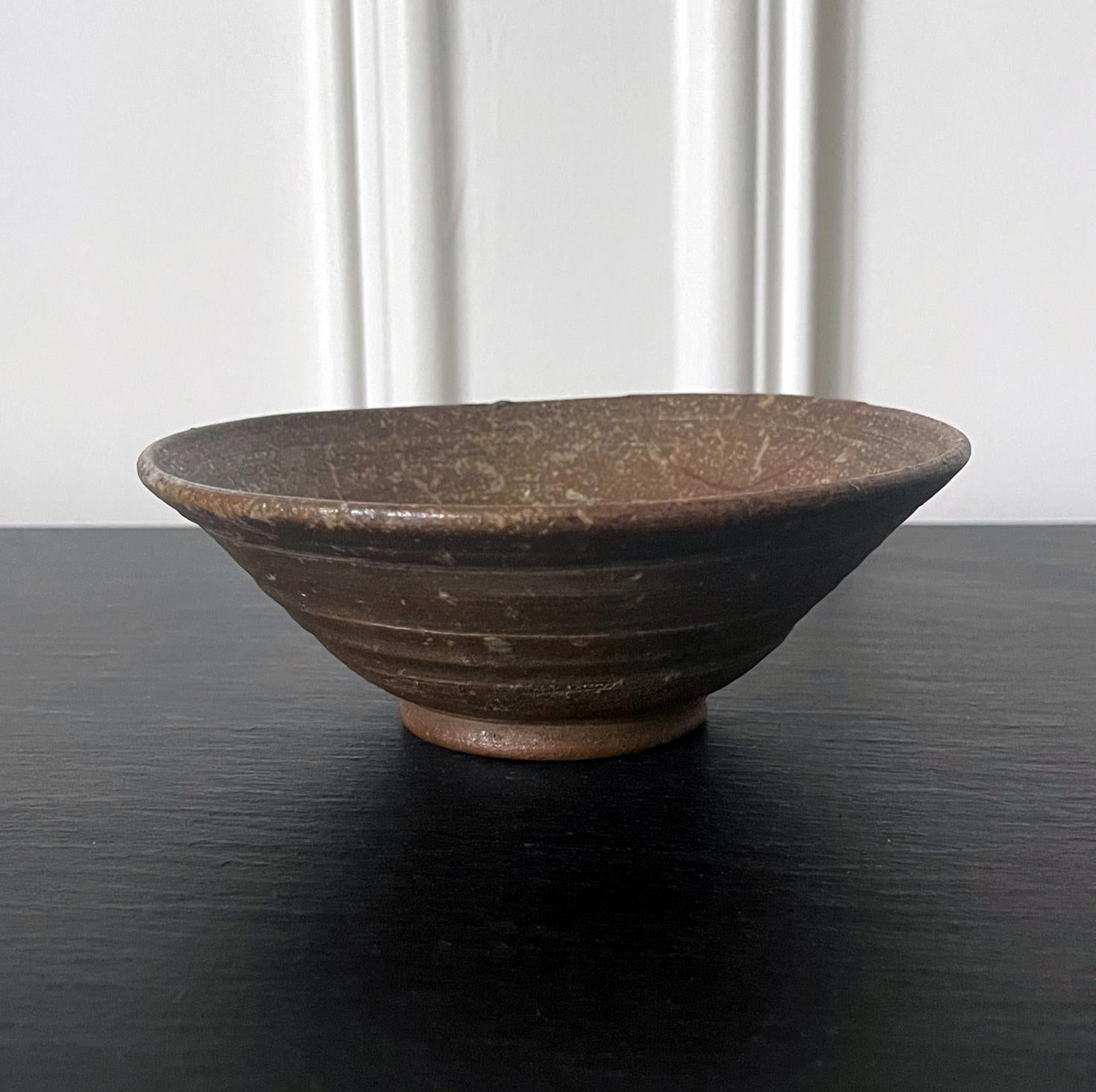 Glazed Korean Ceramic Kakinoheta Chawan Tea Bowl For Sale