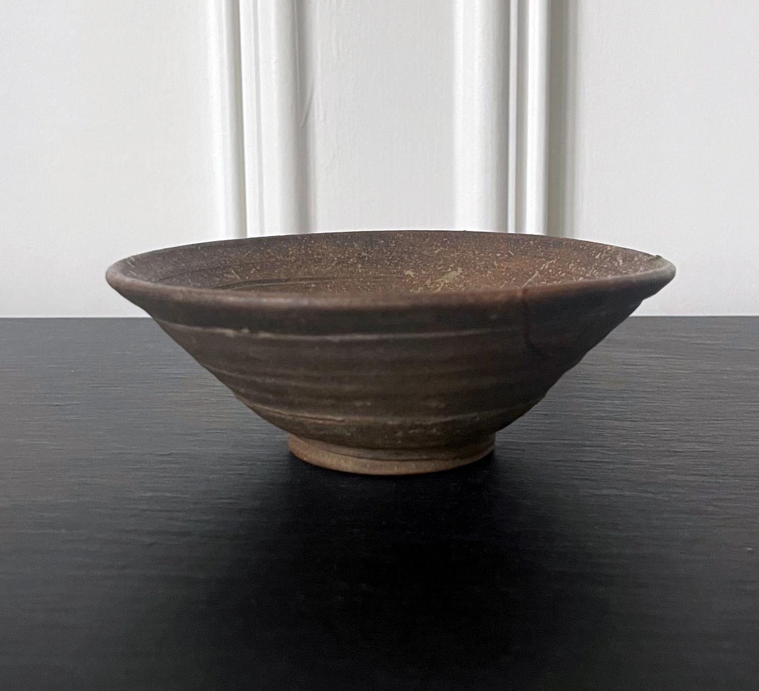 Korean Ceramic Kakinoheta Chawan Tea Bowl In Fair Condition For Sale In Atlanta, GA