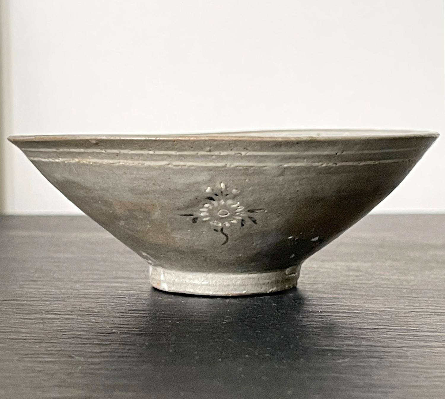 Korean Ceramic Tea Bowl with Slip Inlays Goryeo Dynasty For Sale 2