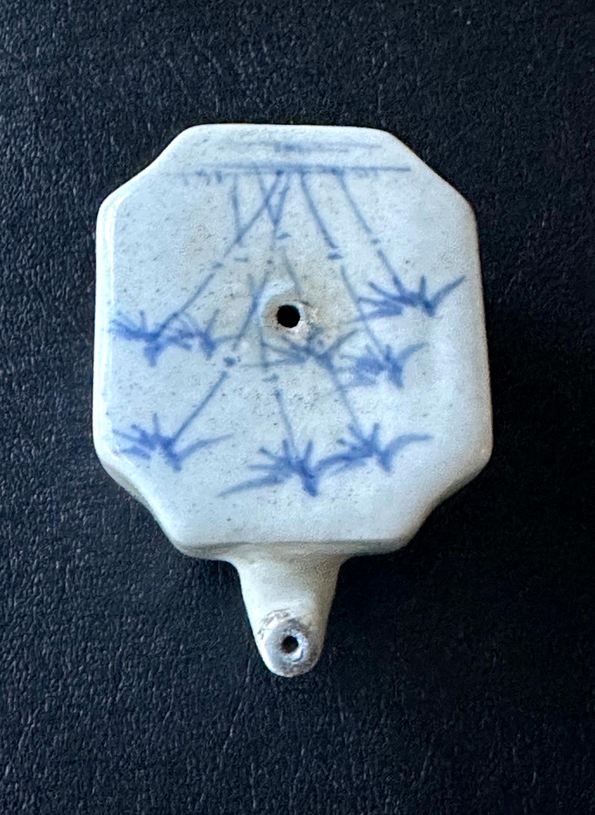 Korean Ceramic White Porcelain Water Dropper Joseon Dynasty In Good Condition For Sale In Atlanta, GA