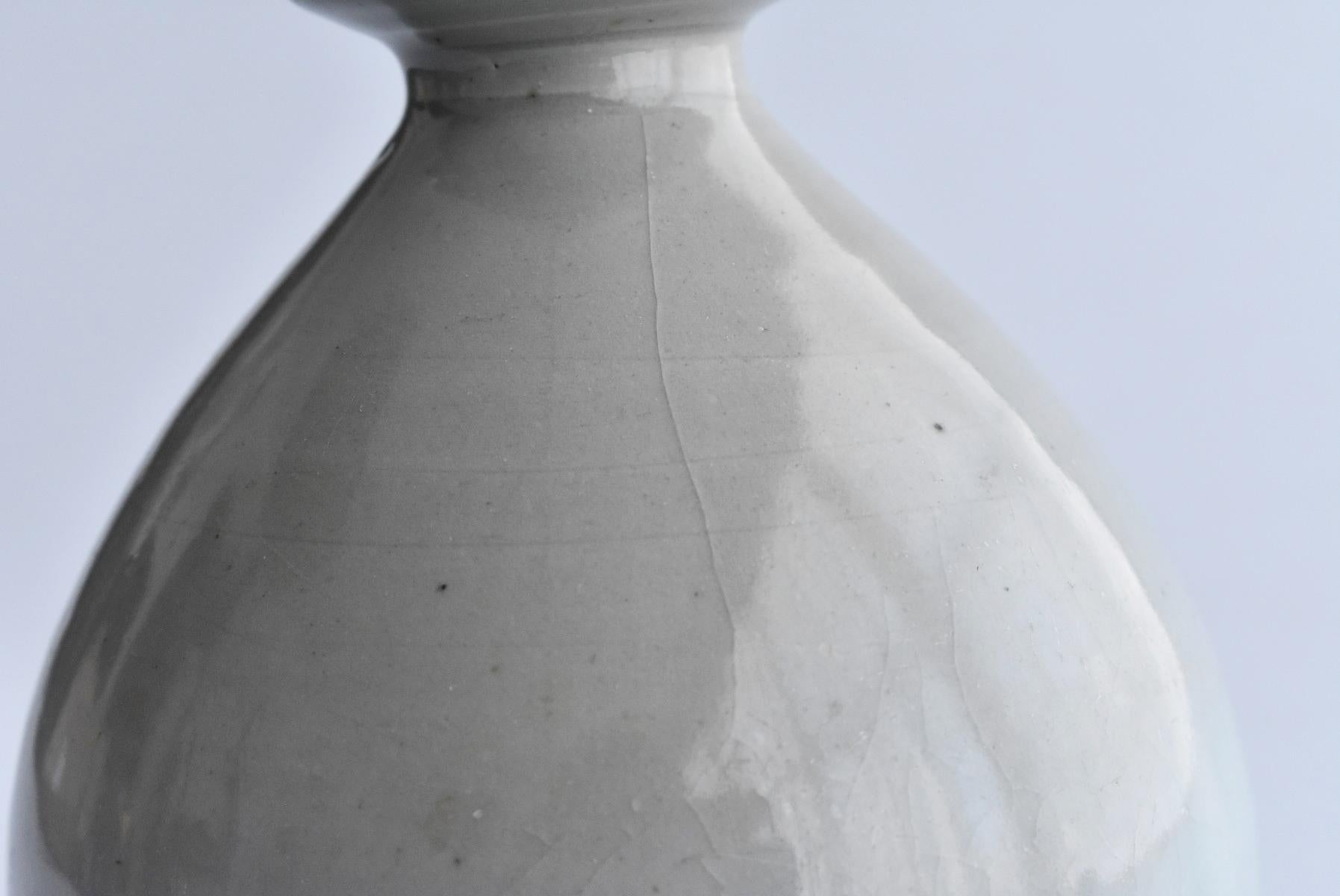 Korean Ceramics Lee Dynasty 18th Century White Porcelain Vase or Korean Antiques 1