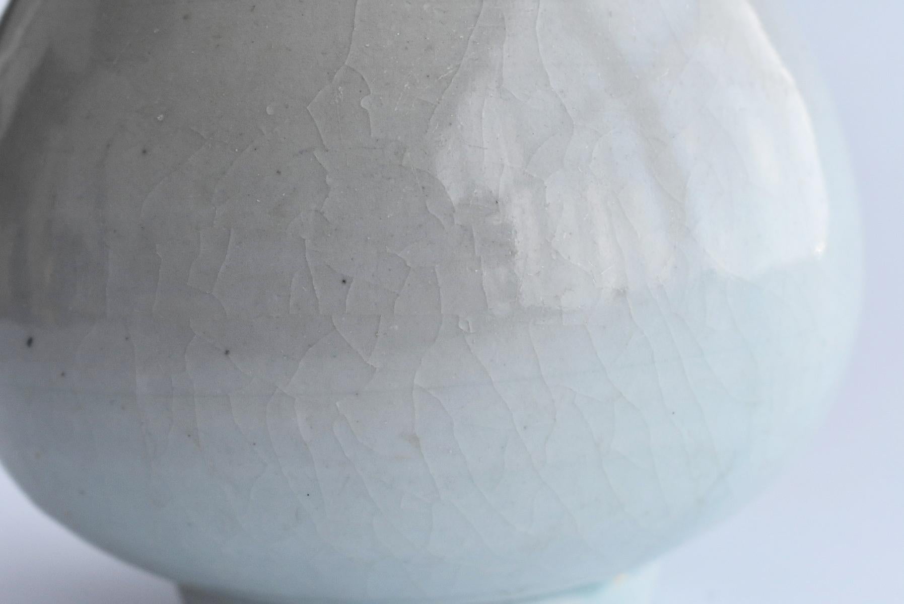 Korean Ceramics Lee Dynasty 18th Century White Porcelain Vase or Korean Antiques 2