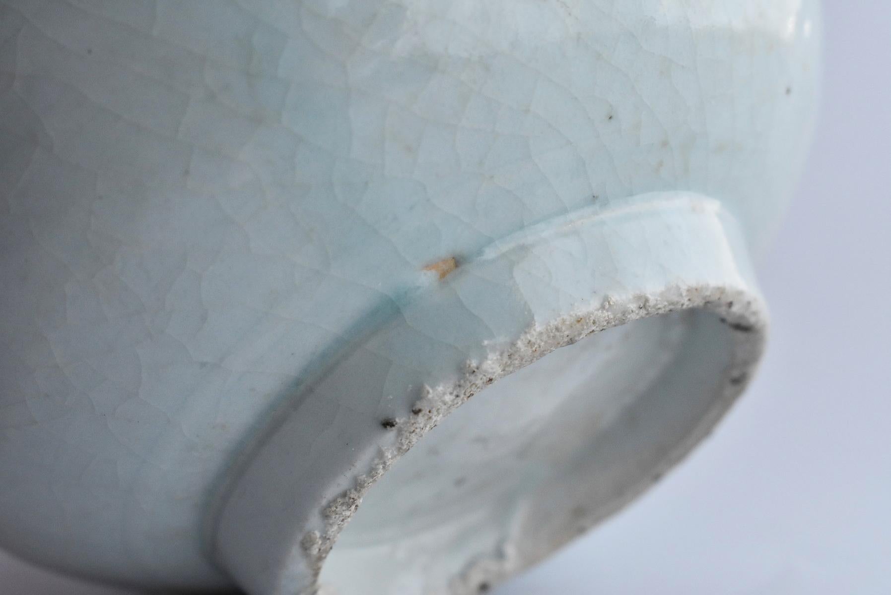 Korean Ceramics Lee Dynasty 18th Century White Porcelain Vase or Korean Antiques 4