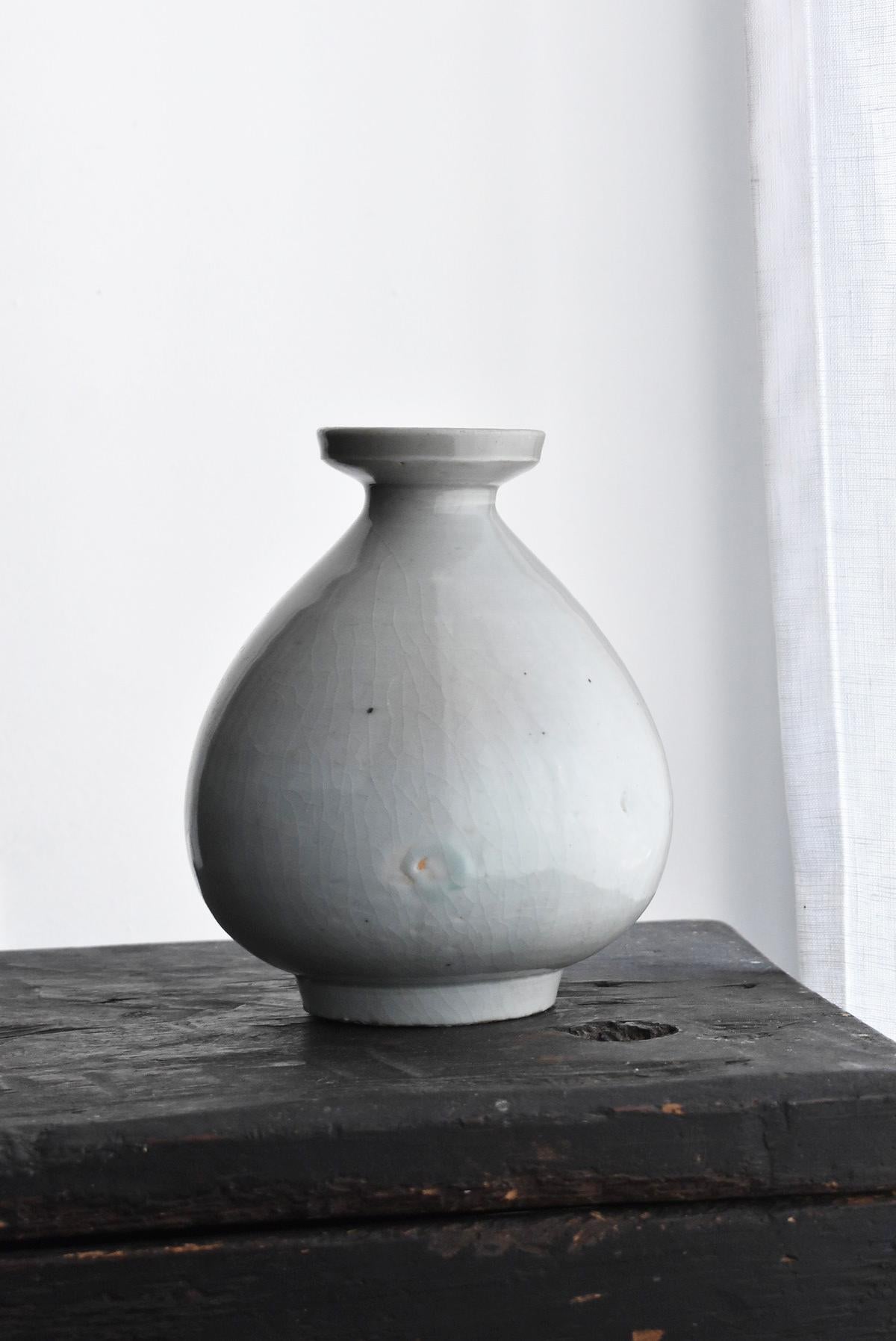 Korean Ceramics Lee Dynasty 18th Century White Porcelain Vase or Korean Antiques 11