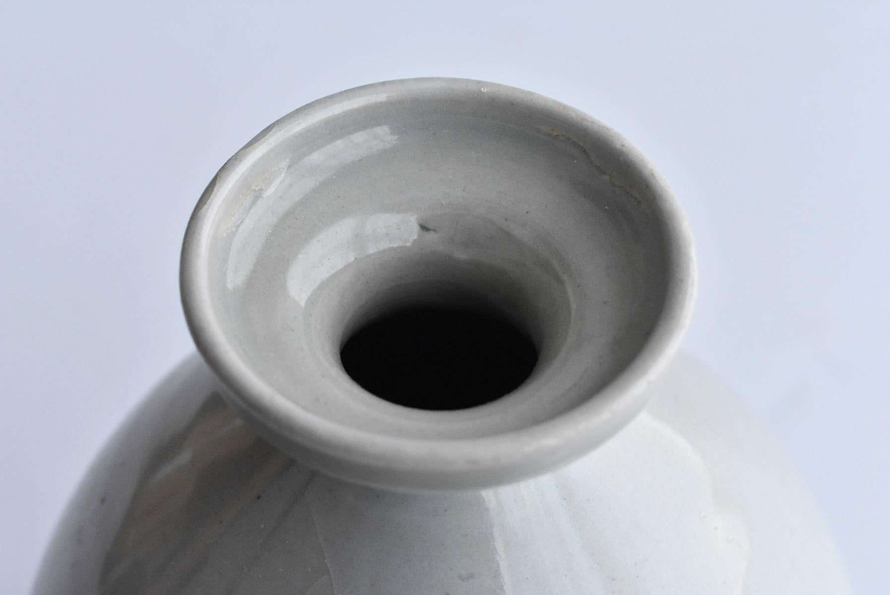 Arts and Crafts Korean Ceramics Lee Dynasty 18th Century White Porcelain Vase or Korean Antiques