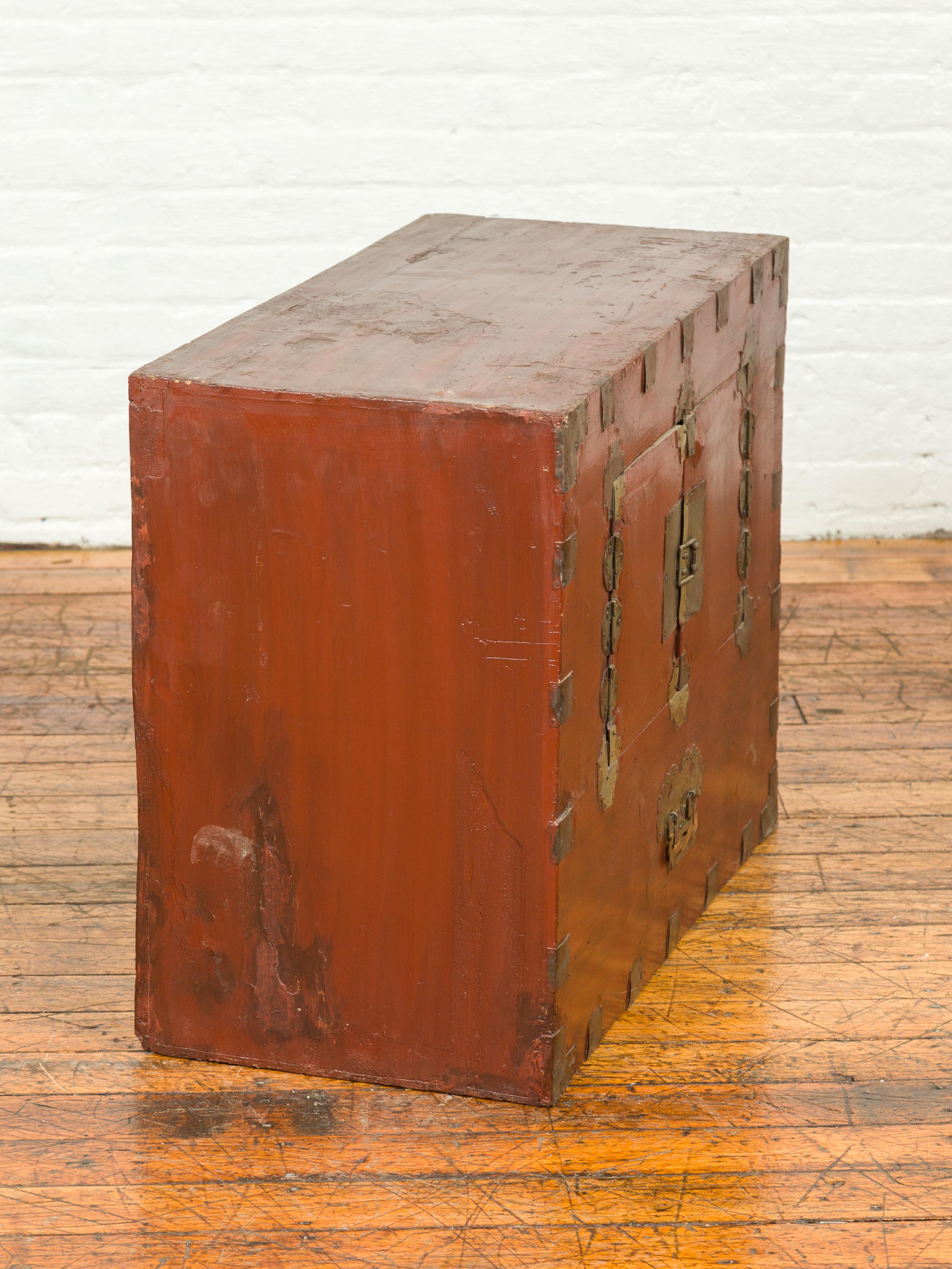 Korean Early 20th Century Chest with Double Doors and Traditional Brass Hardware For Sale 10
