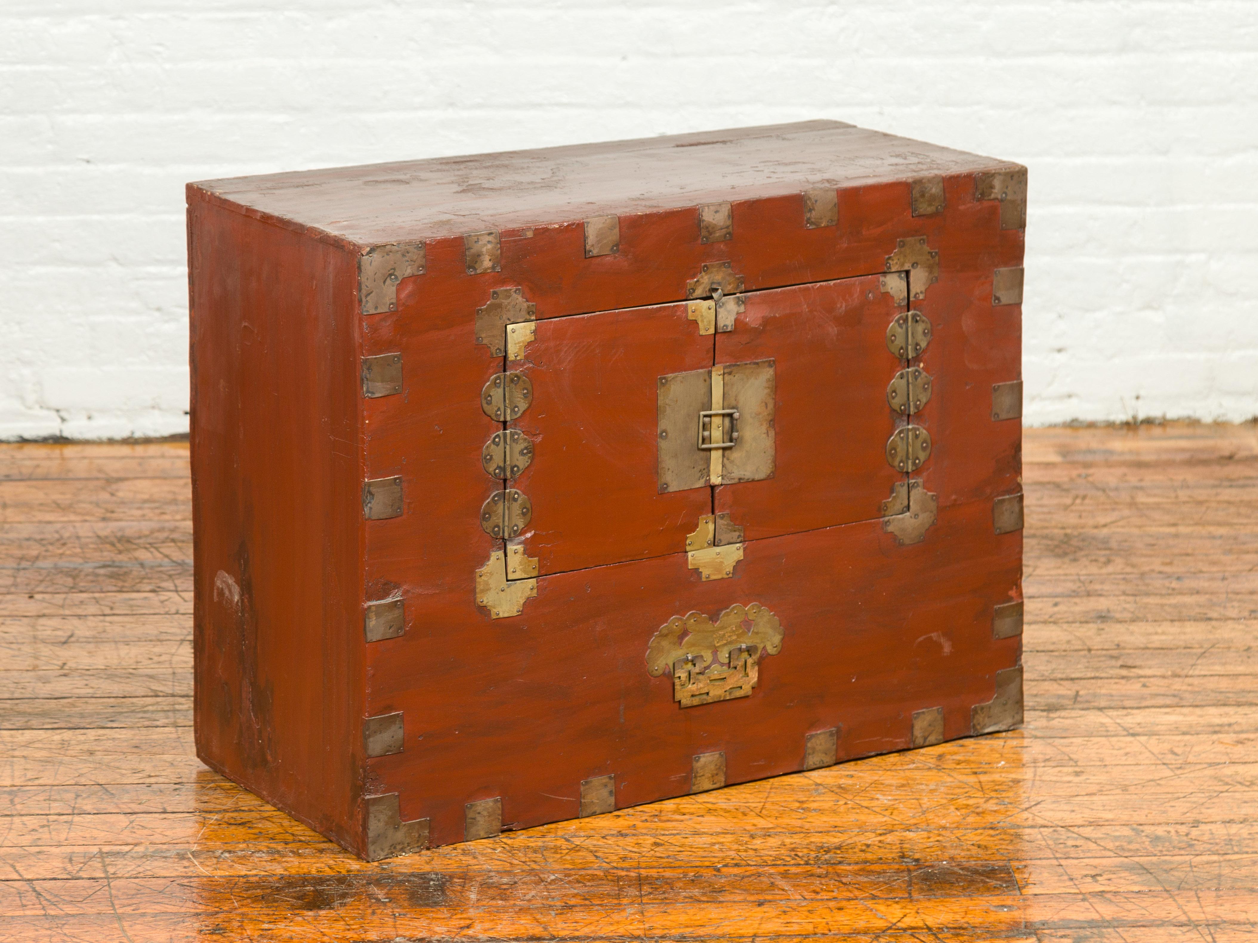 Korean Early 20th Century Chest with Double Doors and Traditional Brass Hardware In Good Condition For Sale In Yonkers, NY