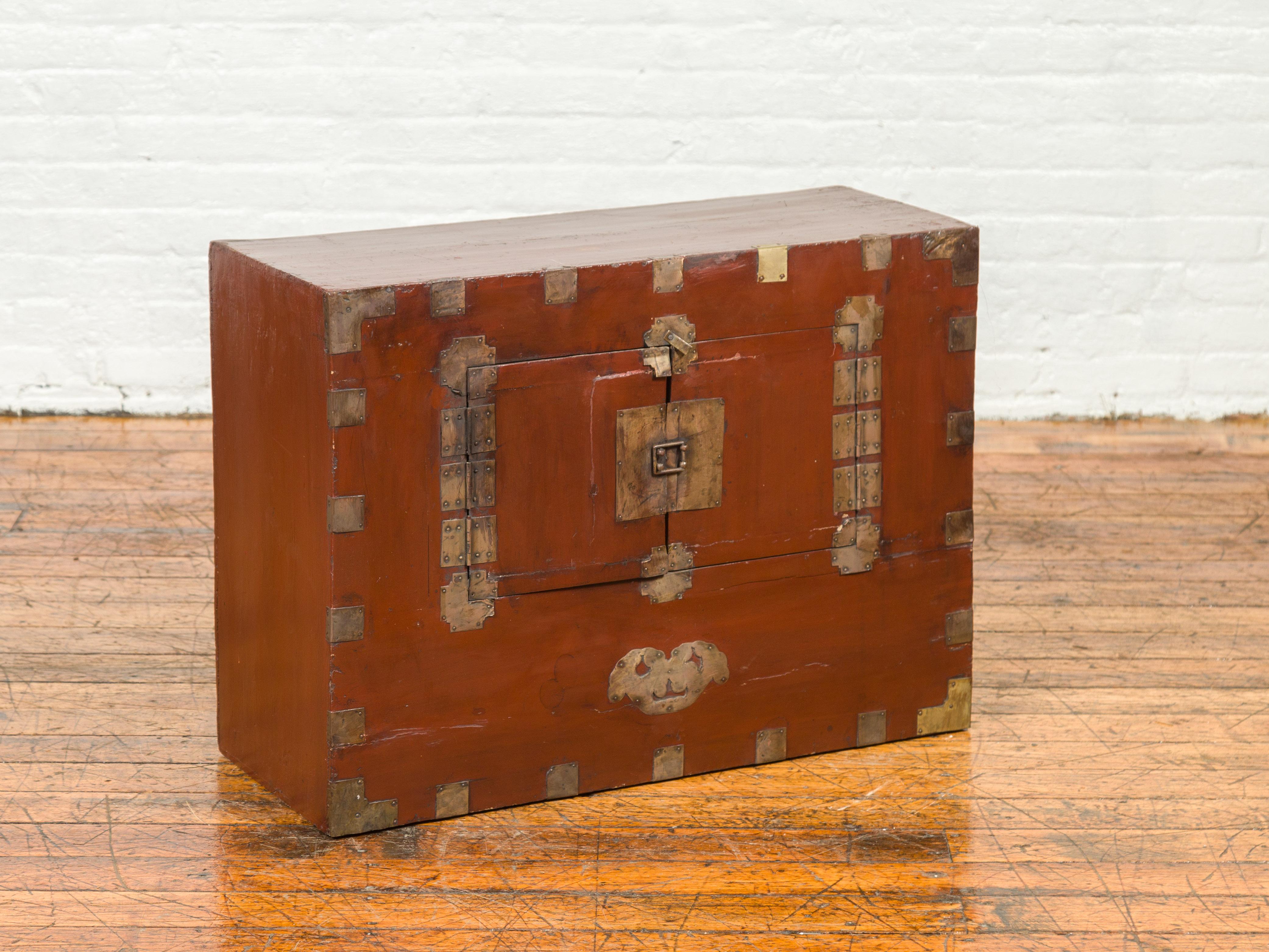 Korean Early 20th Century Chest with Double Doors and Traditional Brass Hardware In Good Condition For Sale In Yonkers, NY