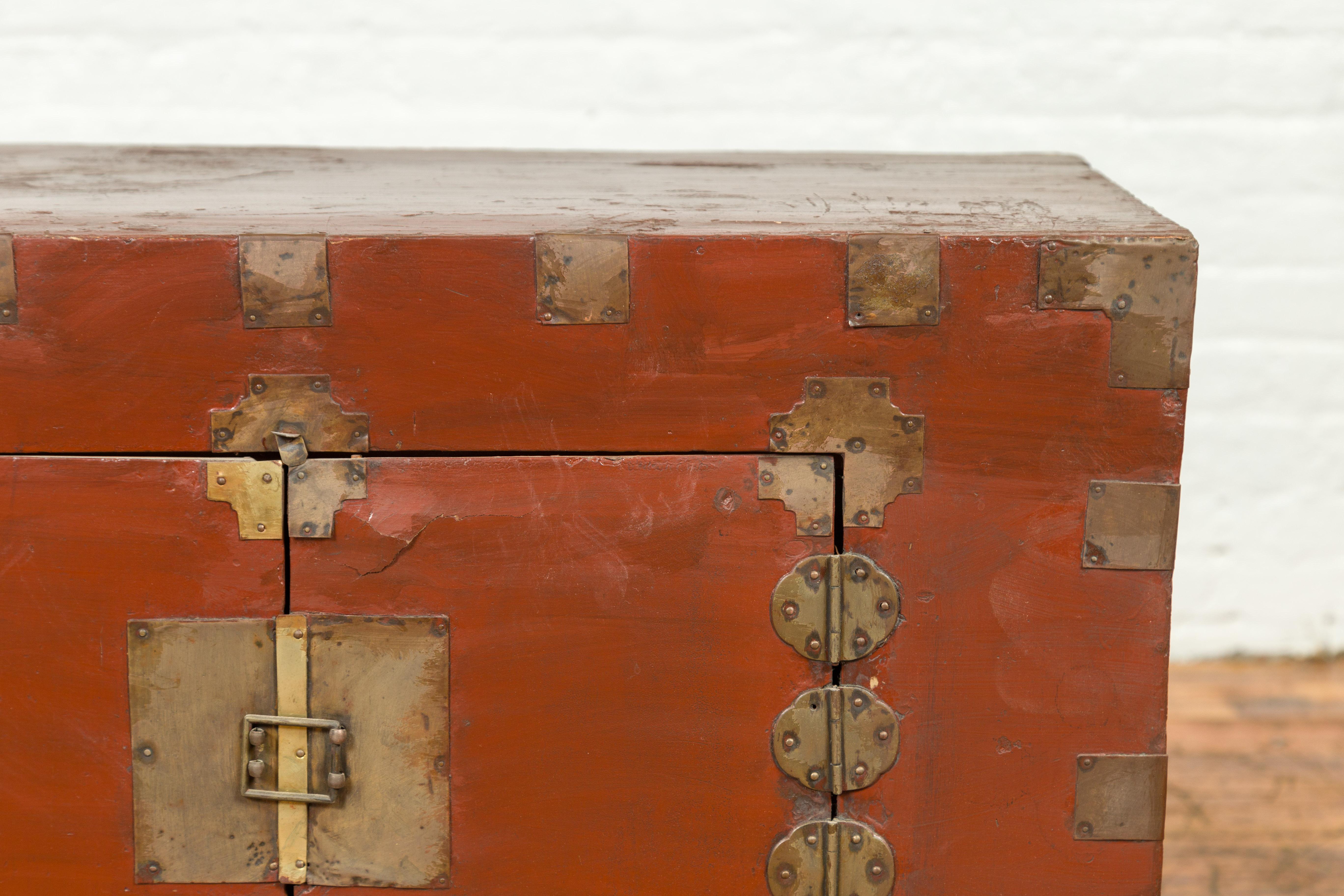 Korean Early 20th Century Chest with Double Doors and Traditional Brass Hardware For Sale 3
