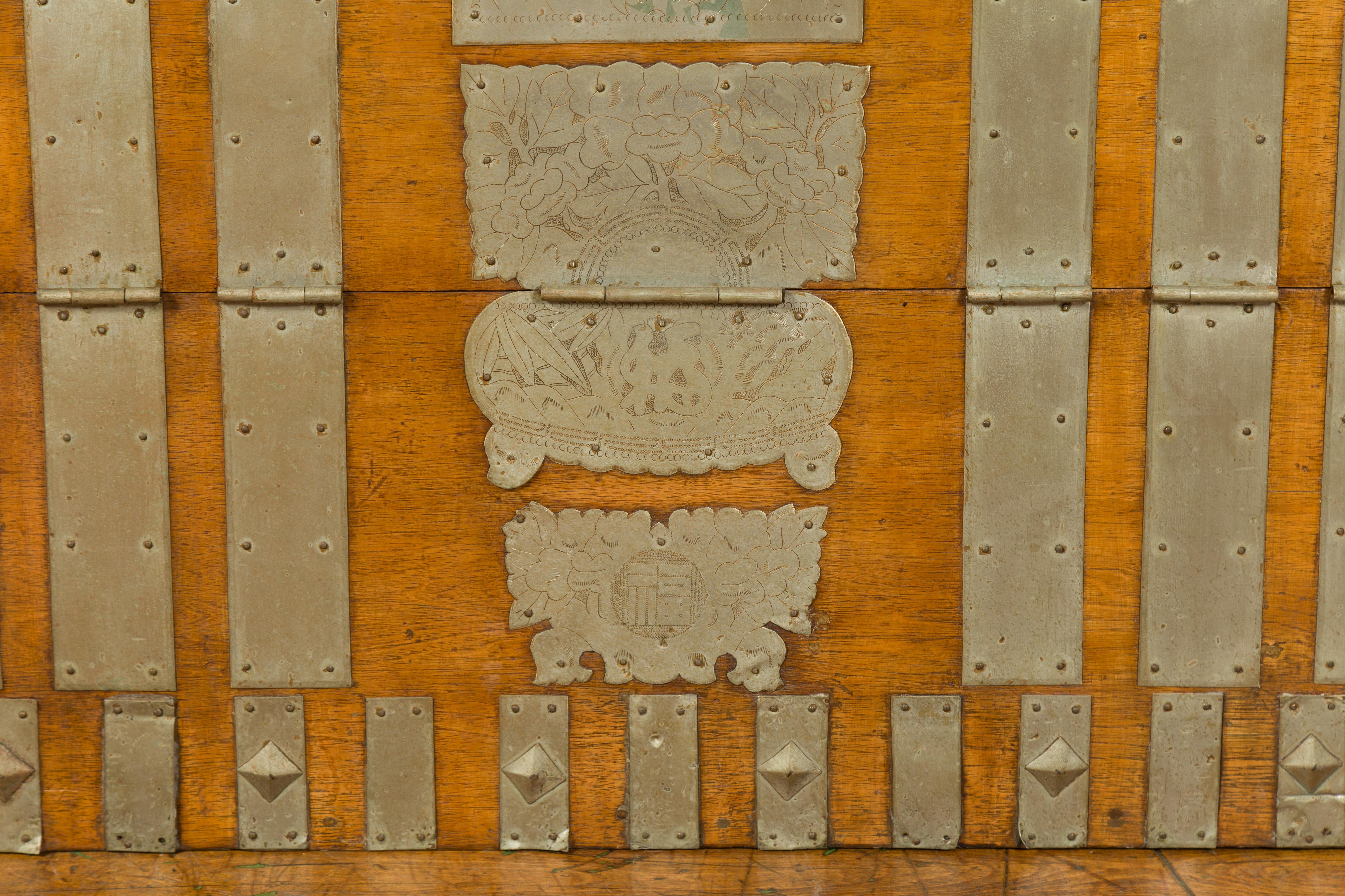 Korean Early 20th Century Storage Chest with Silver Plated Brass Hardware For Sale 9