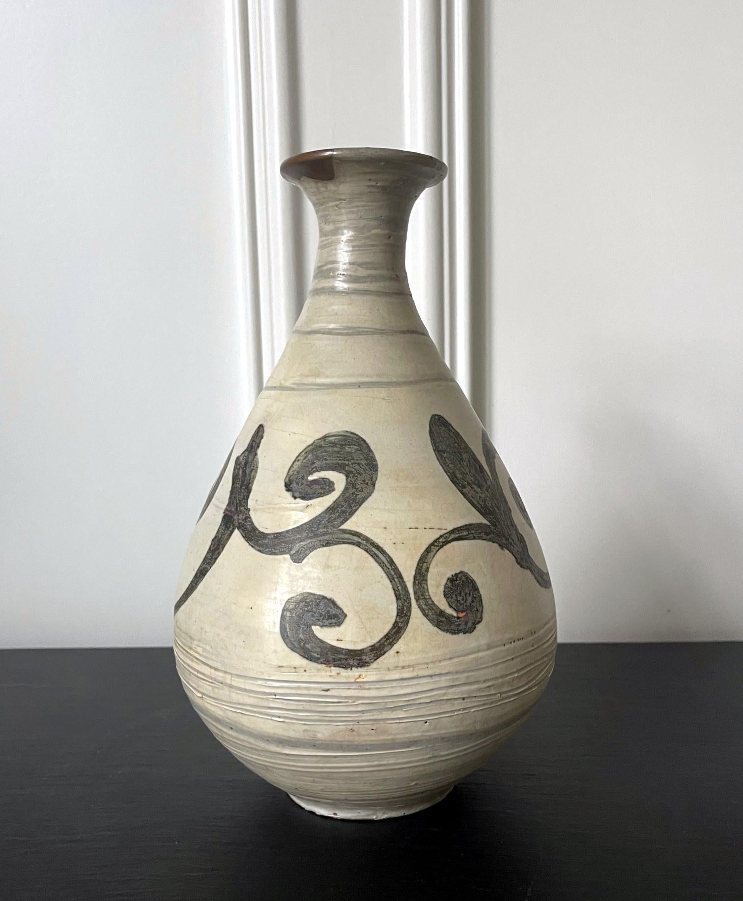 Korean Glazed Ceramic Vase Buncheong Ware Early Joseon Dynasty In Good Condition For Sale In Atlanta, GA