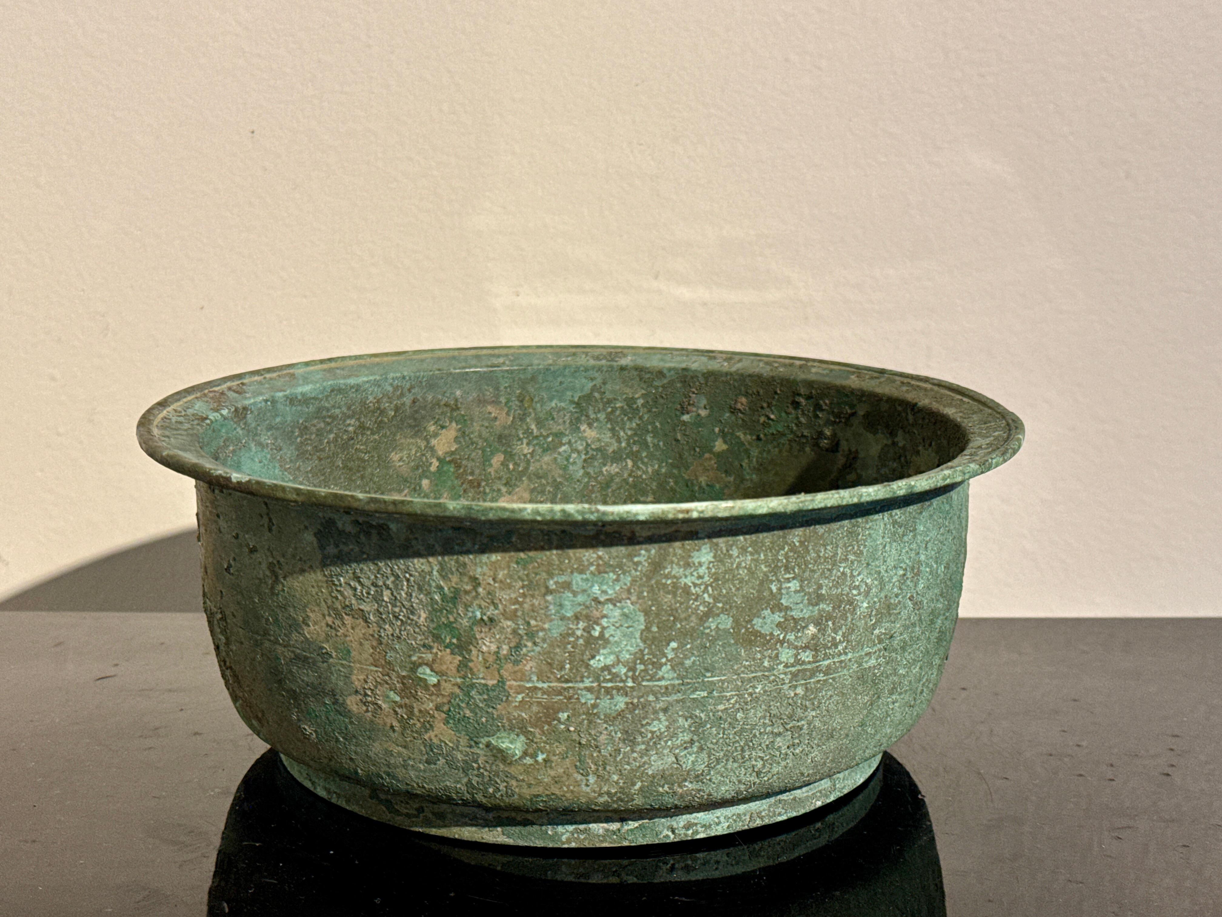Korean Goryeo Bronze Basin, Goryeo Dynasty, 12th - 14th century, Korea In Good Condition For Sale In Austin, TX