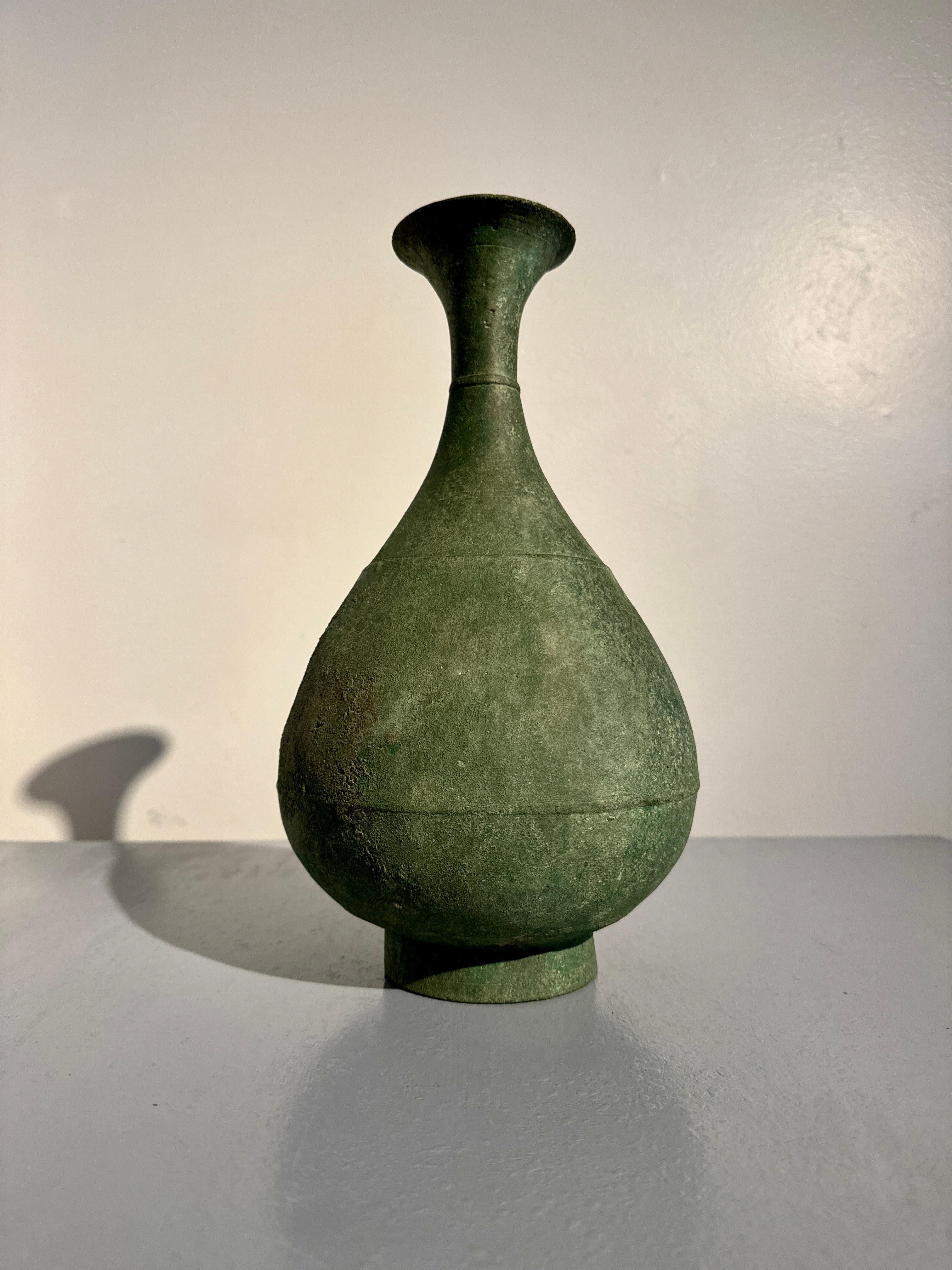 Korean Goryeo Bronze Bottle Vase with Green Patina, 12th/13th Century In Good Condition For Sale In Austin, TX