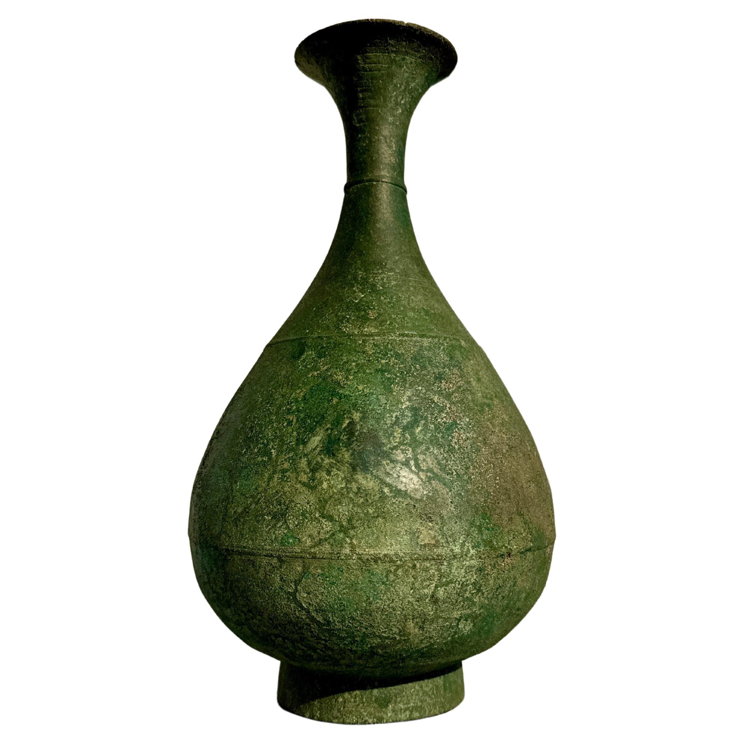 Koreanische Goryeo-Bronze-Flaschenvase mit grüner Patina, 12./13. Jahrhundert