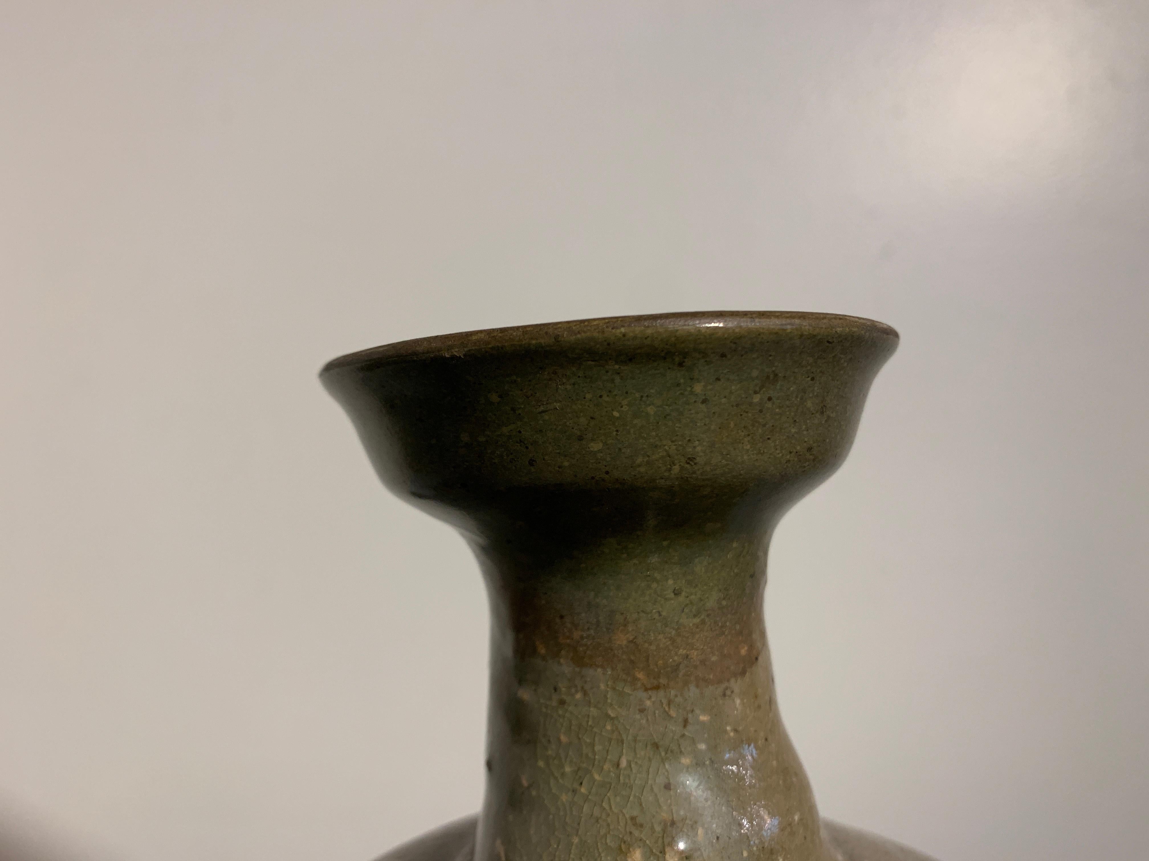 Korean Goryeo Celadon Glazed Bottle Vase with Kintsugi Repair, 12th Century For Sale 3