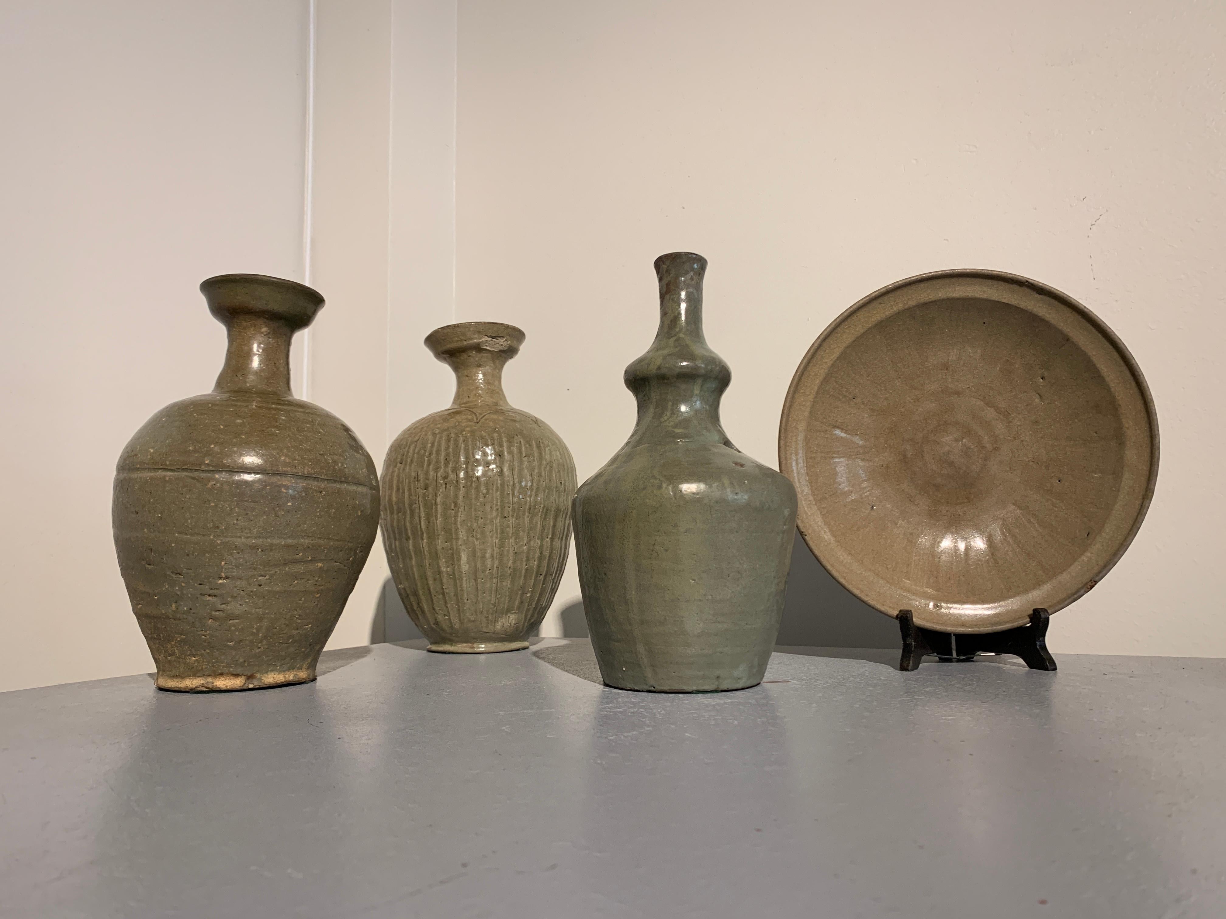 Korean Goryeo Celadon Glazed Bottle Vase with Kintsugi Repair, 12th Century For Sale 8