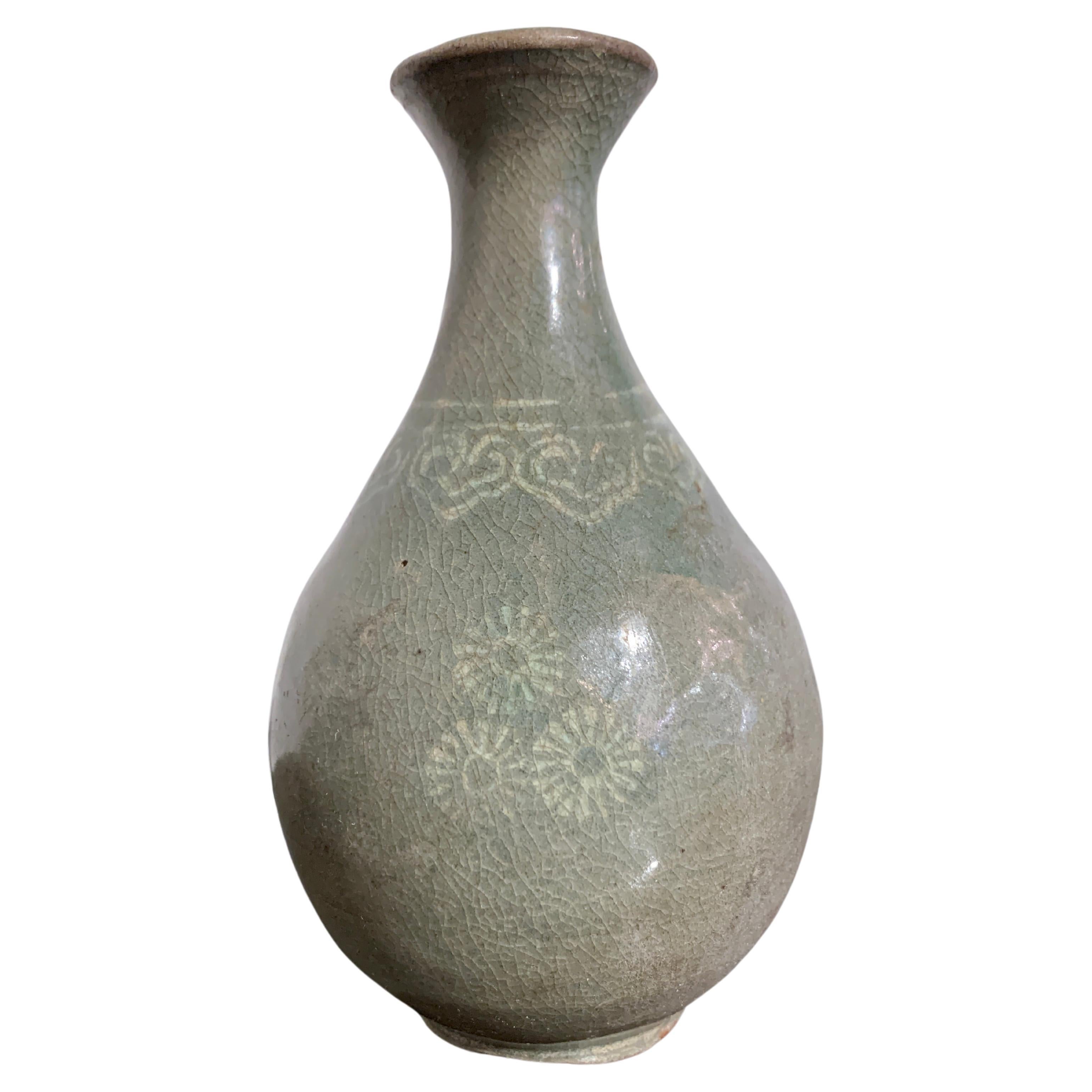 Koreanische glasierte Goryeo Celadon-Flaschenvase mit Slip-Intarsien, 12./13. Jahrhundert, Korea