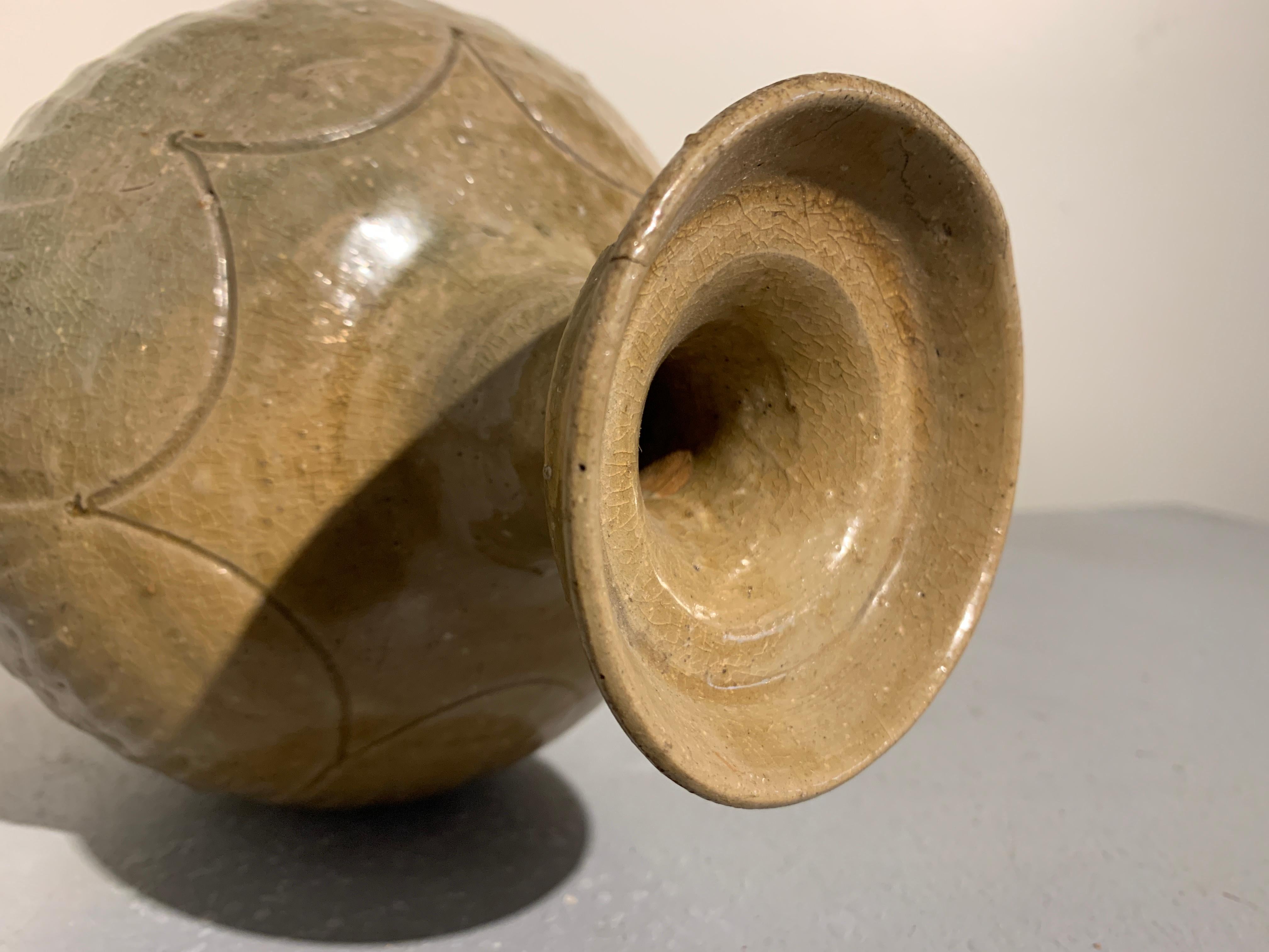 Korean Goryeo Dynasty Ribbed Celadon Bottle Vase, 11th-12th Century 1