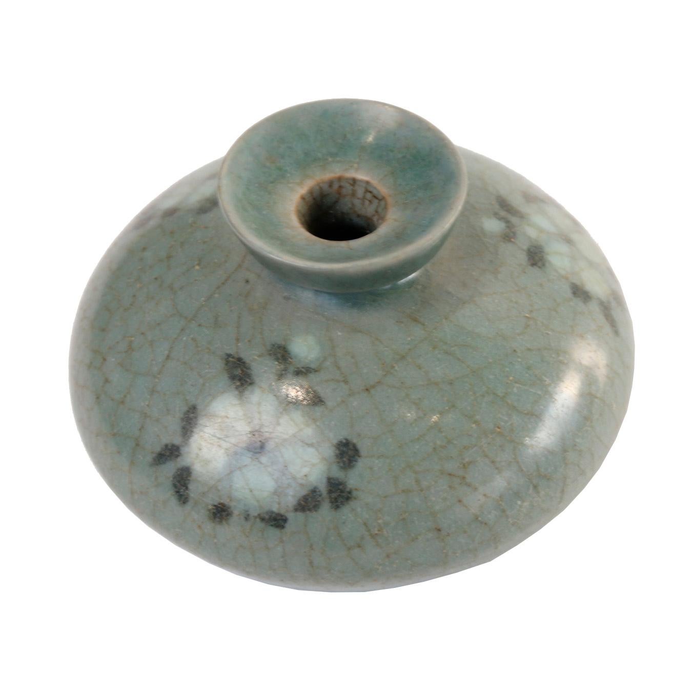 Korean Inlaid Ceramic Celadon Oil Bottle, Koryo Dynasty In Good Condition For Sale In New York, NY