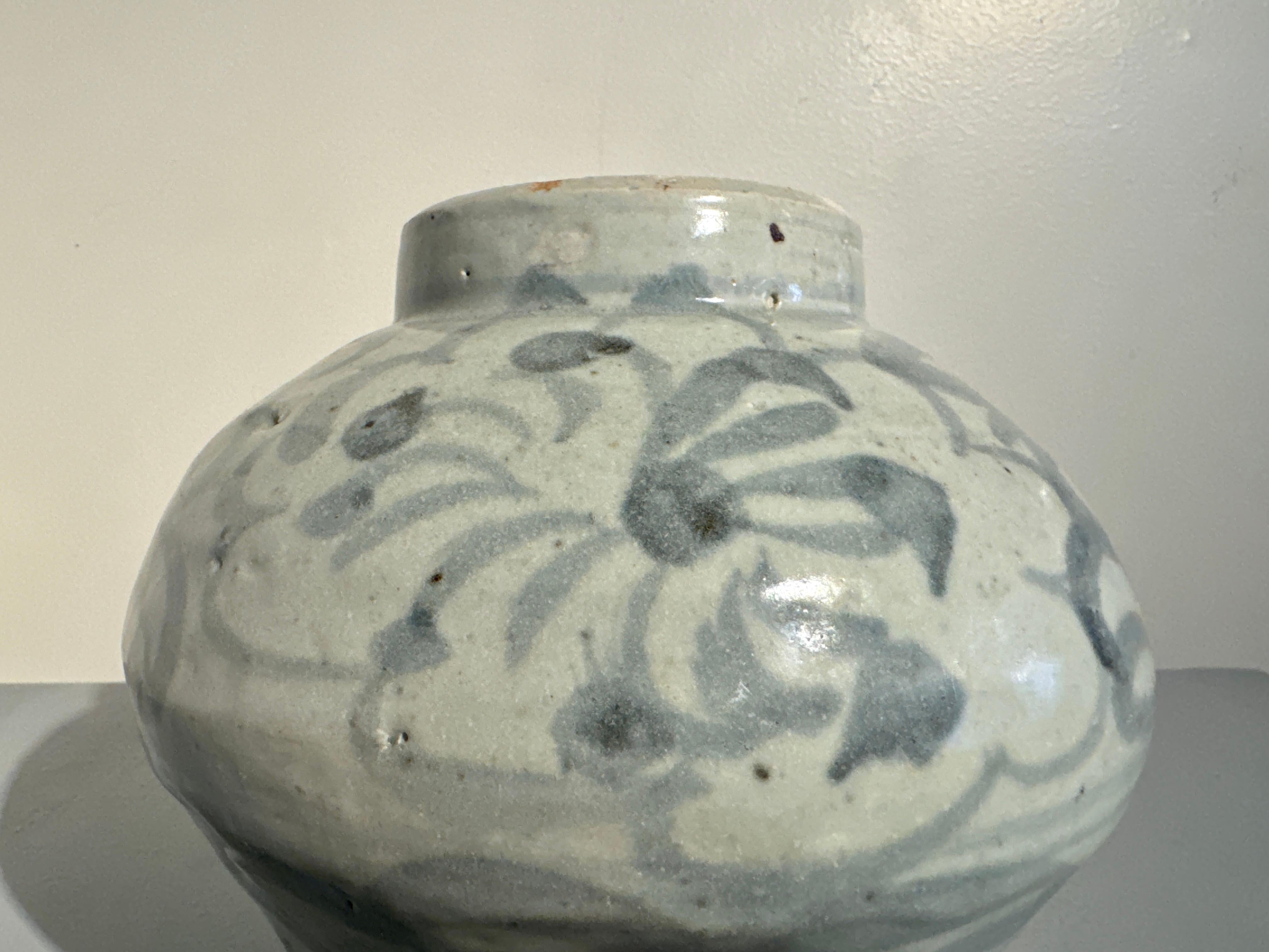 Korean Joseon Blue and White Small Jar, 18th/19th century, Korea In Good Condition In Austin, TX