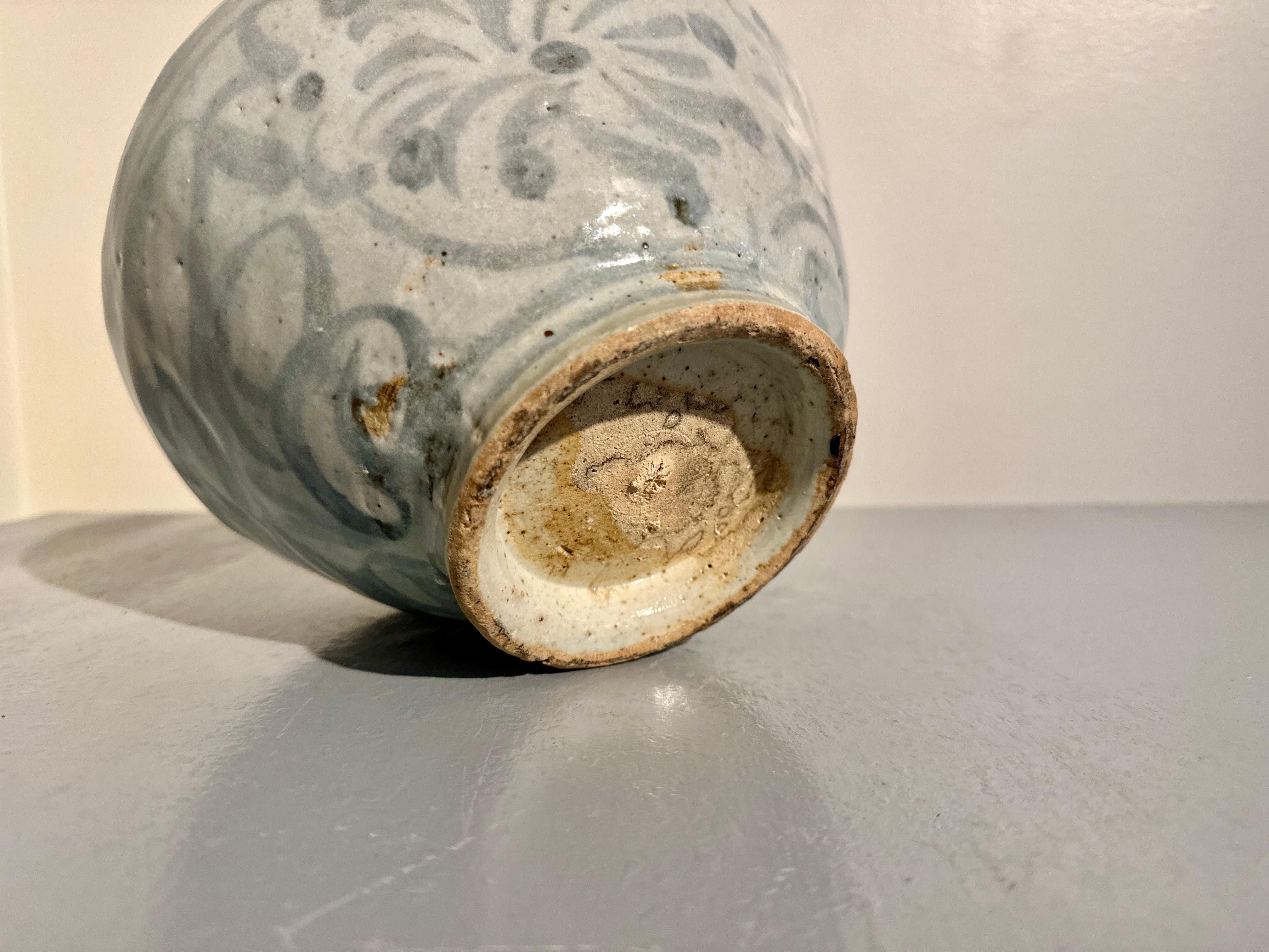 Korean Joseon Blue and White Small Jar, 18th/19th century, Korea 2