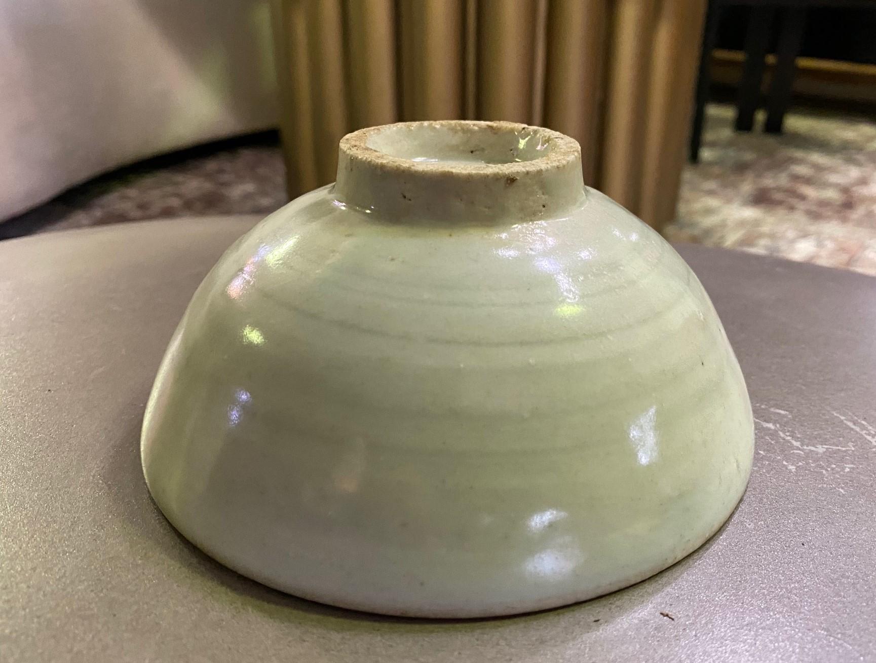Korean Joseon Dynasty Glazed Pottery Ceramic Hakame Chawan Tea Bowl For Sale 1