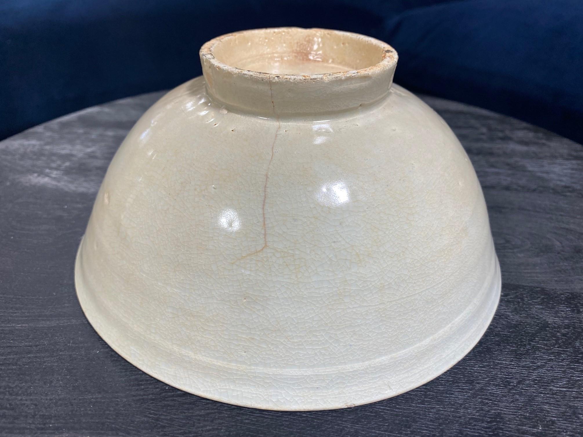Korean Joseon Dynasty White Glazed Pottery Ceramic Chawan Tea Bowl For Sale 10