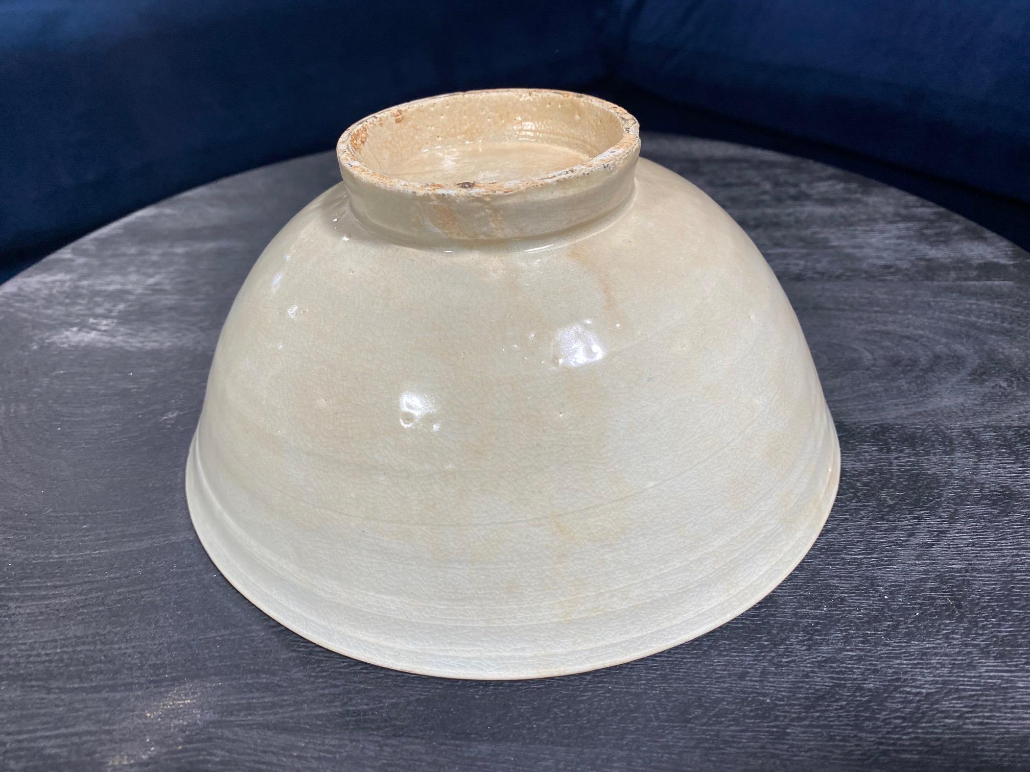 Korean Joseon Dynasty White Glazed Pottery Ceramic Chawan Tea Bowl For Sale 11