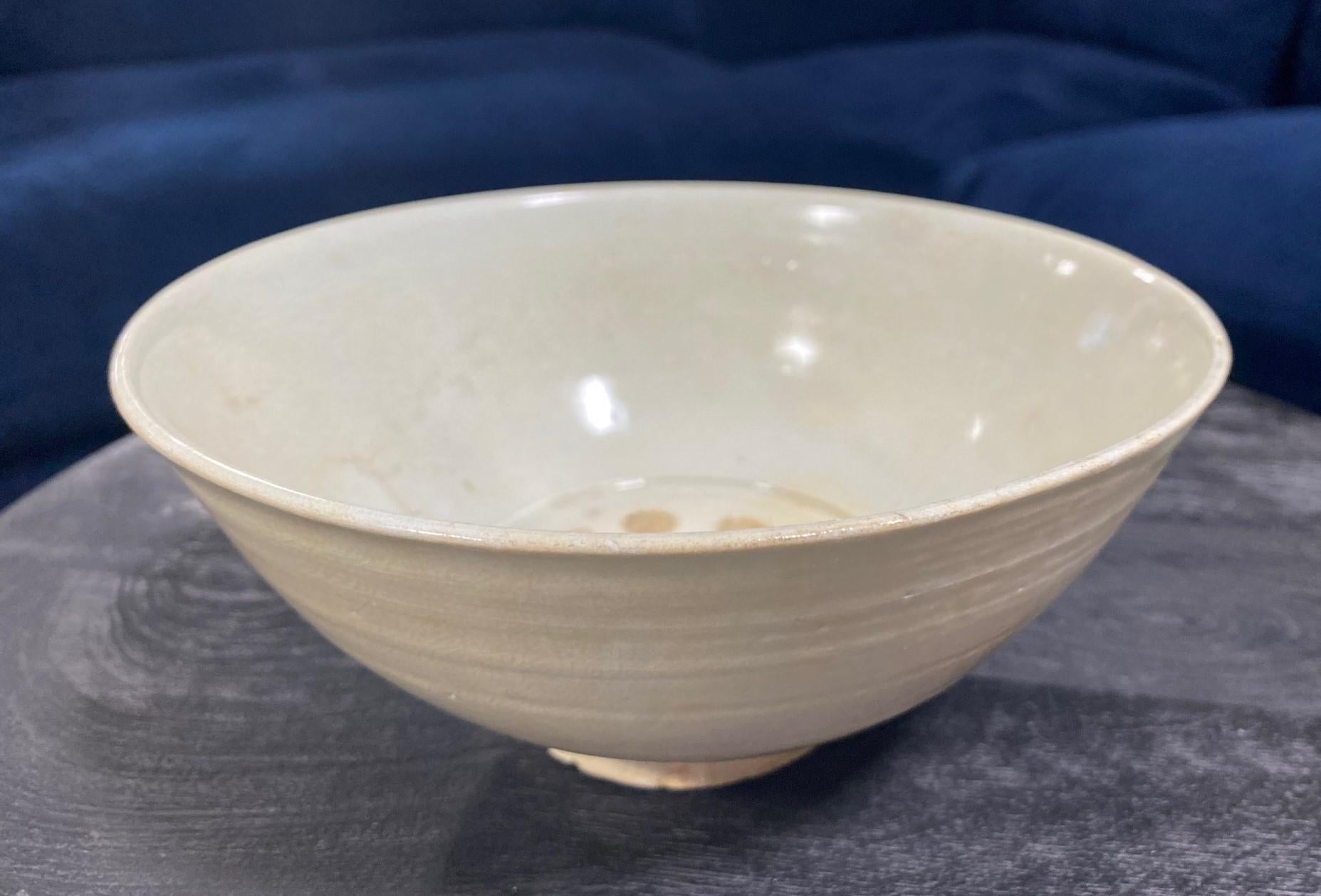 Korean Joseon Dynasty White Glazed Pottery Ceramic Chawan Tea Bowl For Sale 2