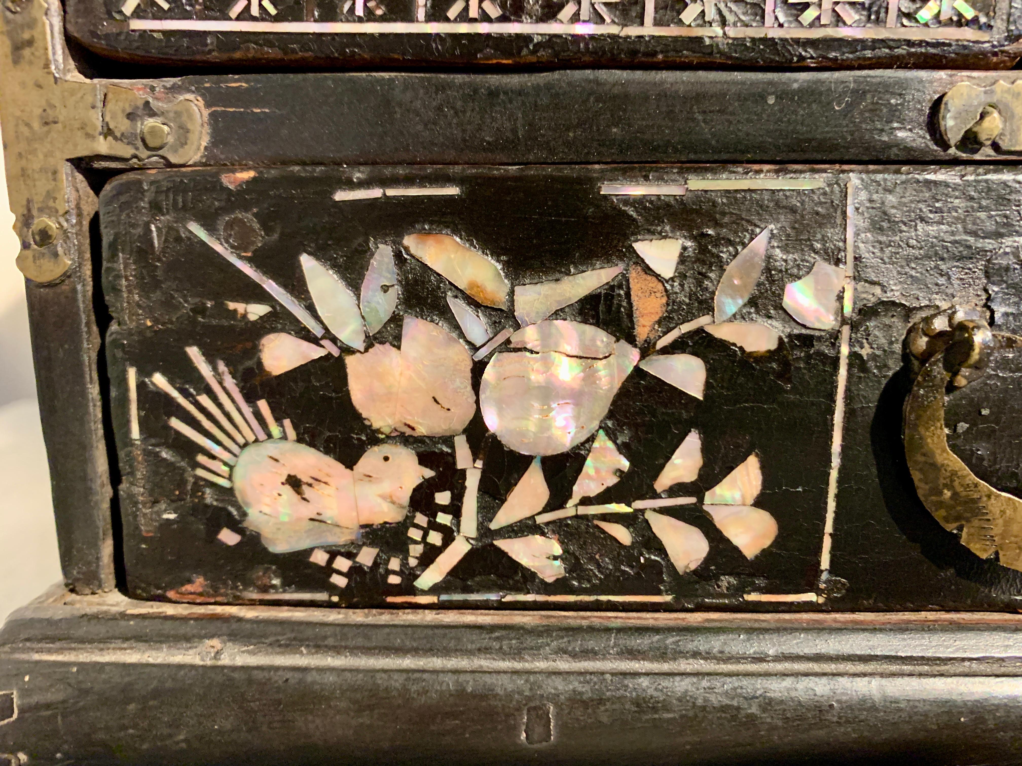 Korean Lacquered Wood and Mother of Pearl Inlay Chest, Joseon Dynasty, 19th c For Sale 4