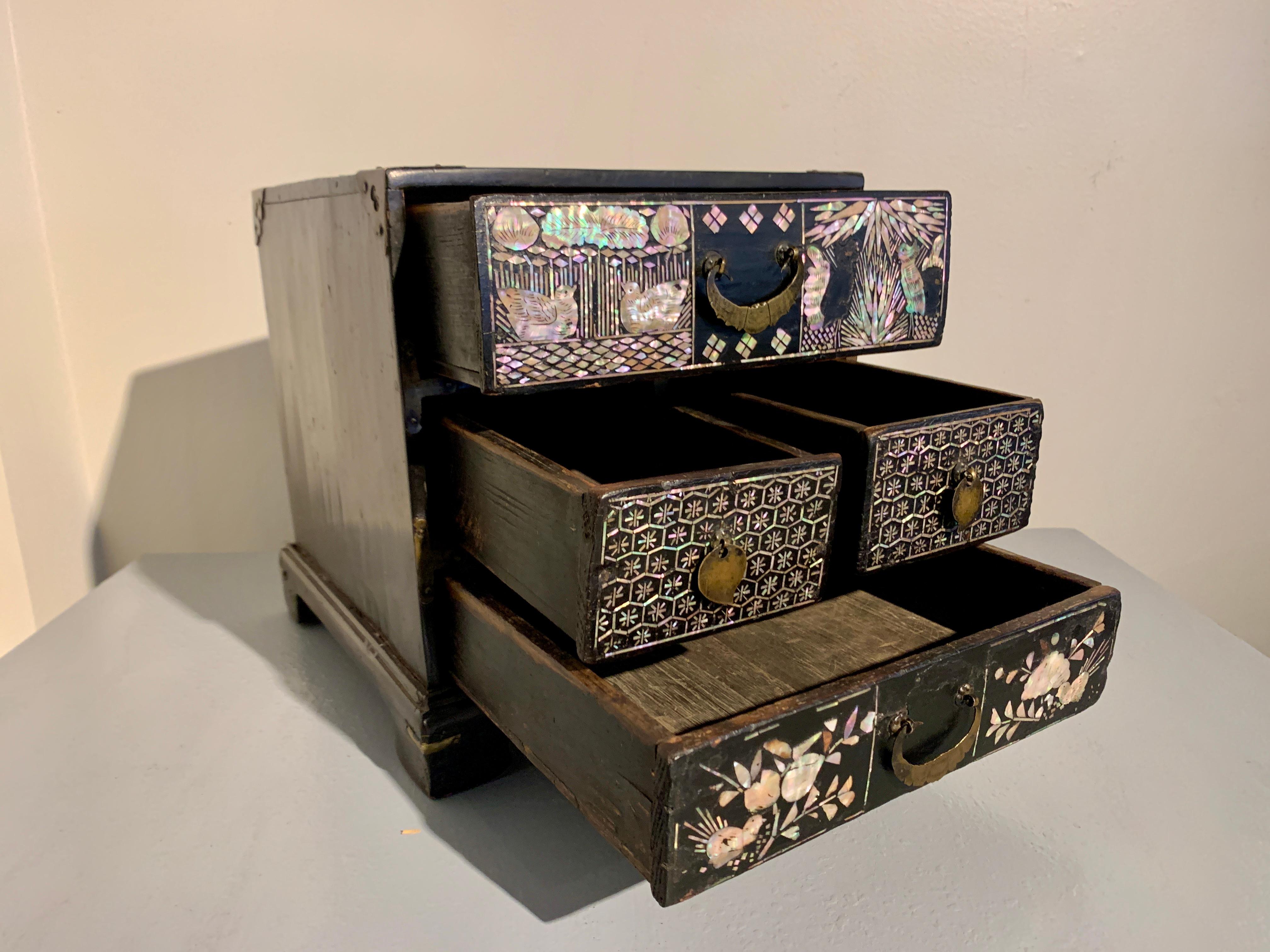 Korean Lacquered Wood and Mother of Pearl Inlay Chest, Joseon Dynasty, 19th c For Sale 8