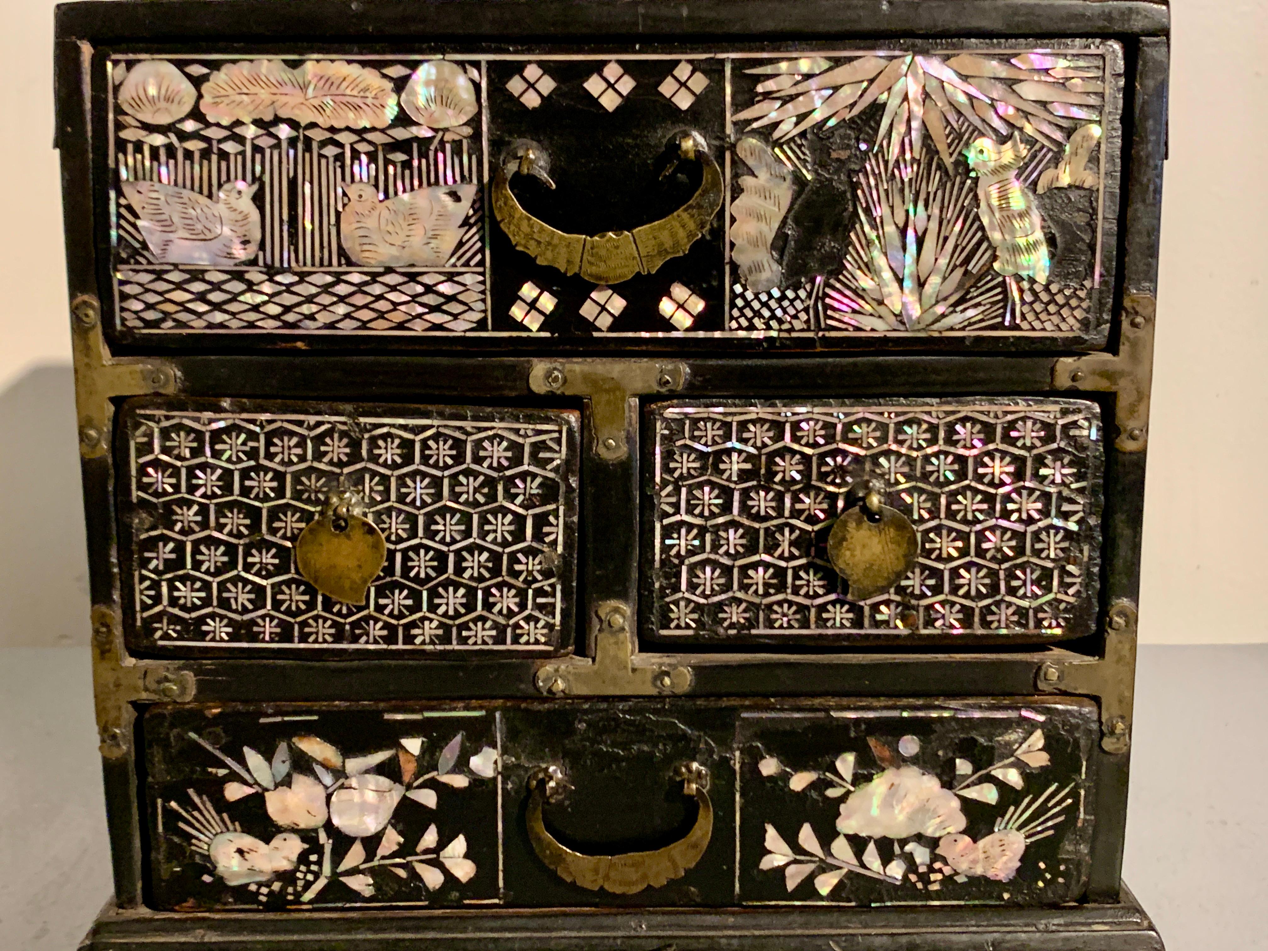 Korean Lacquered Wood and Mother of Pearl Inlay Chest, Joseon Dynasty, 19th c For Sale 10