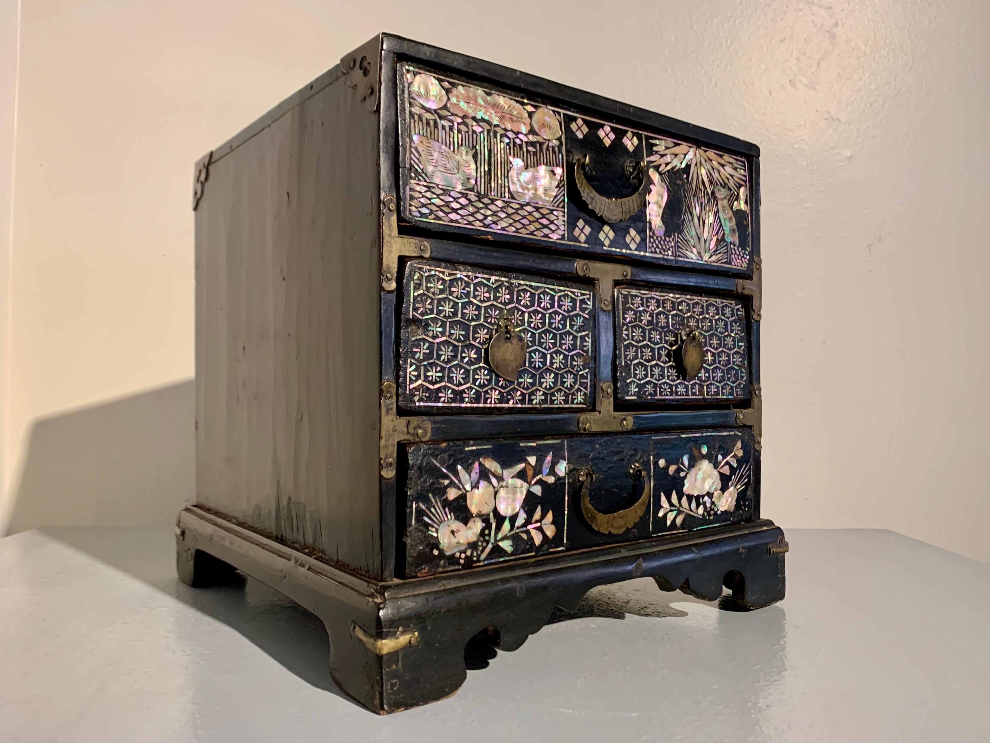 A charming Korean keyaki (Japanese elm), lacquer, and mother-of-pearl inlaid personal accessory chest for a woman, Joseon Dynasty, early 19th century or earlier, Korea.

The small accessory chest crafted from precious keyaki wood, lacquered and