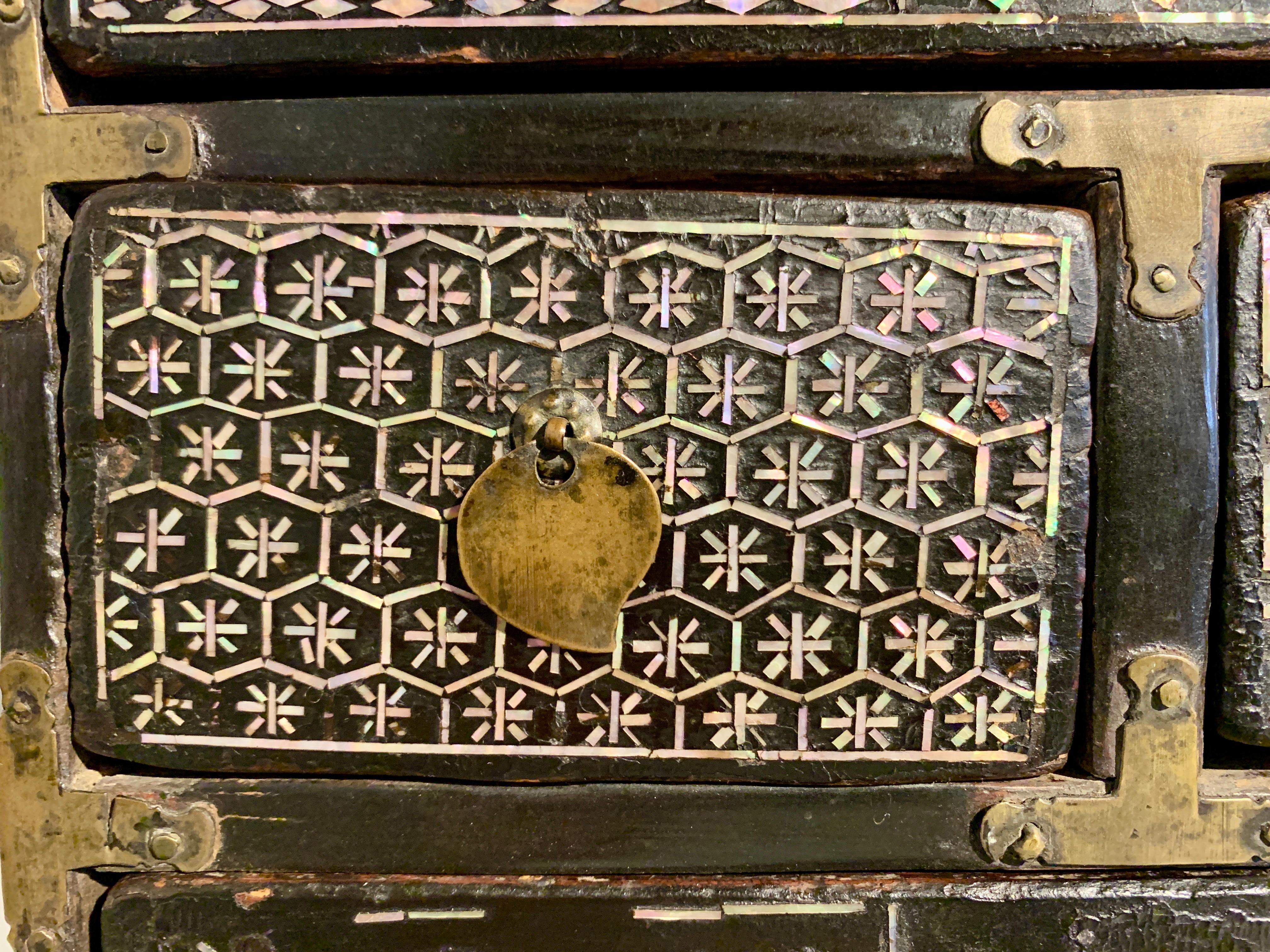 Korean Lacquered Wood and Mother of Pearl Inlay Chest, Joseon Dynasty, 19th c For Sale 2