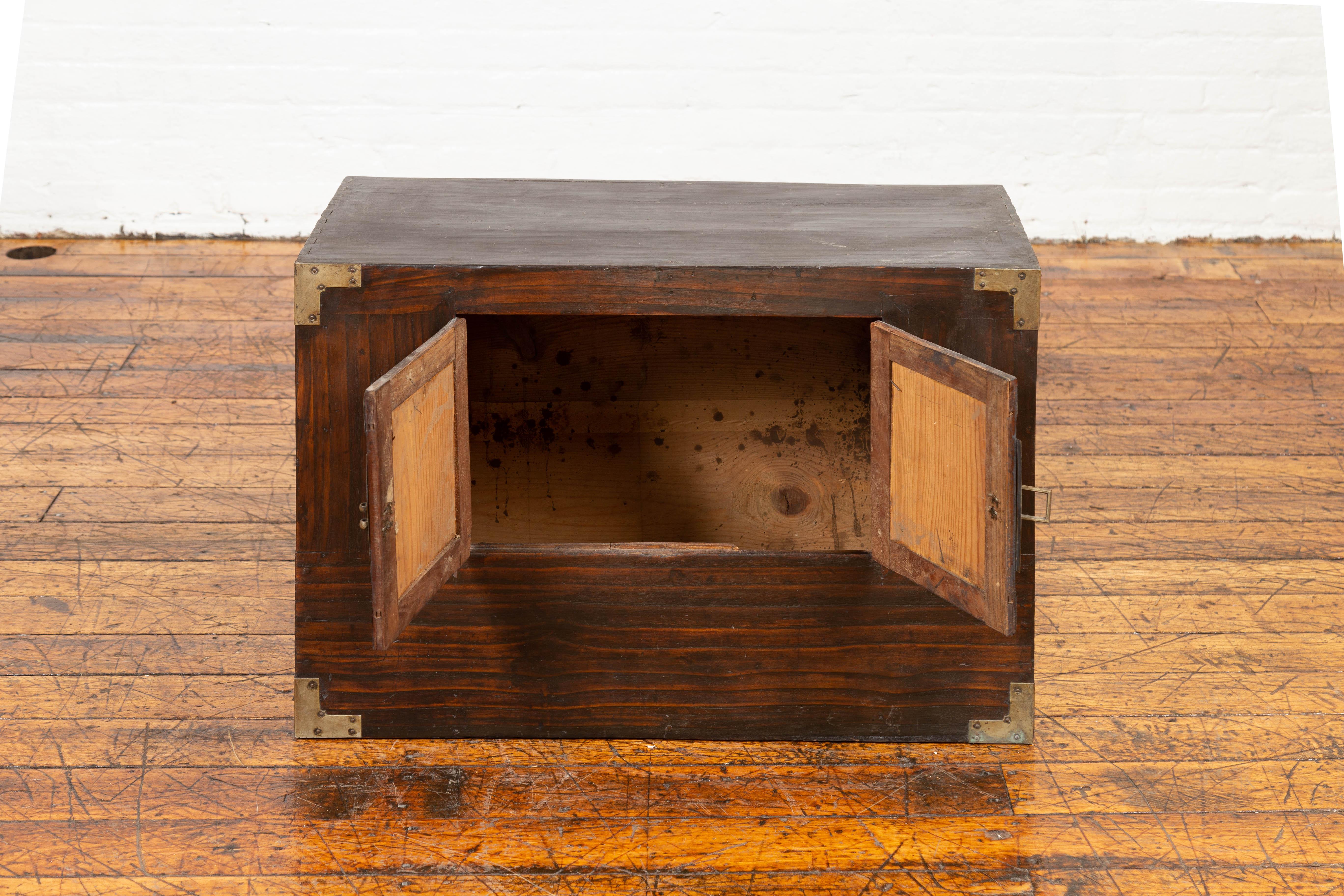 Korean Late 19th Century Wood Two-Toned Side Chest with Brass Hardware For Sale 5