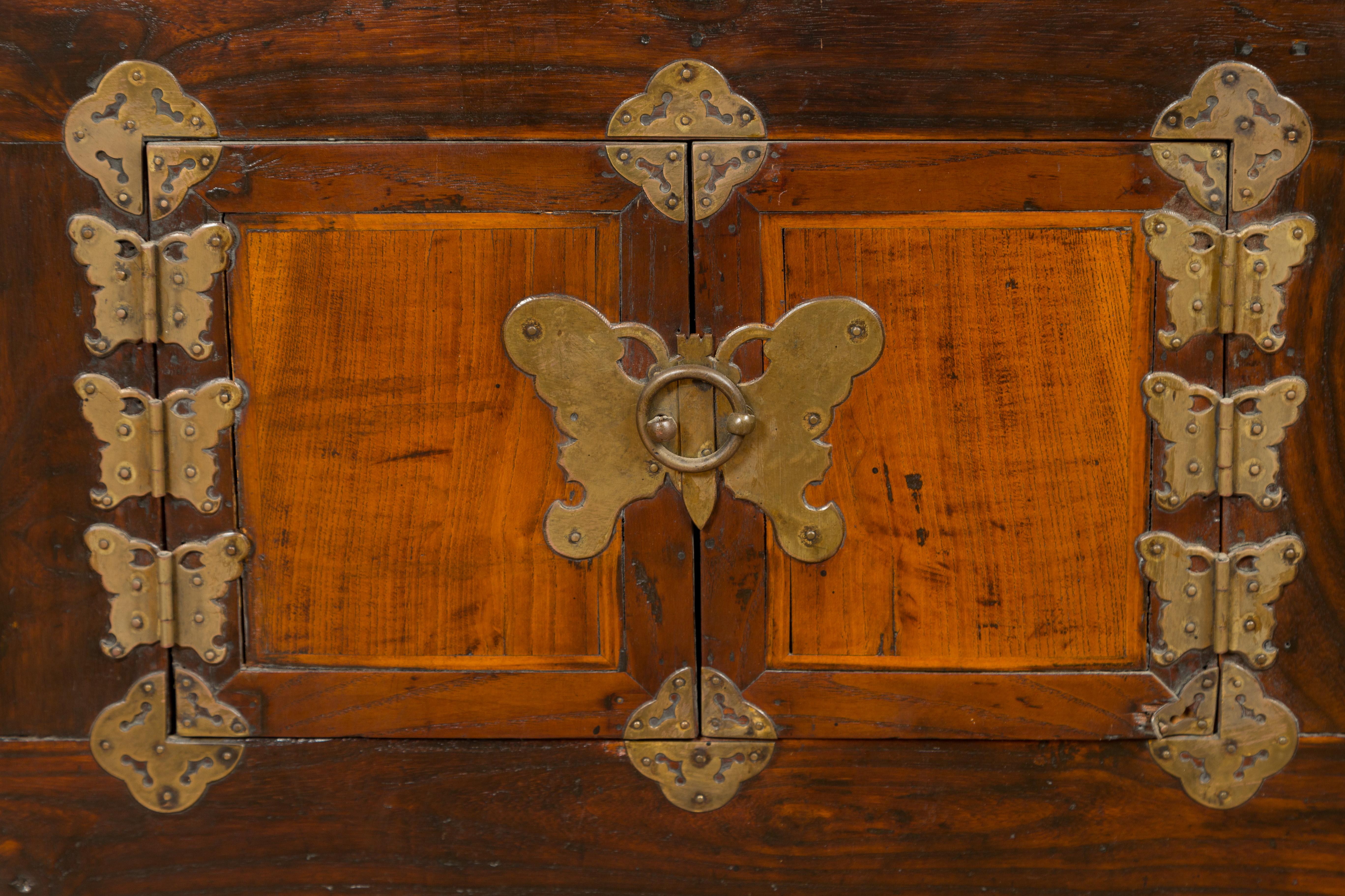 Korean Late 19th Century Two-Toned Side Chest with Brass Butterfly Hardware For Sale 6