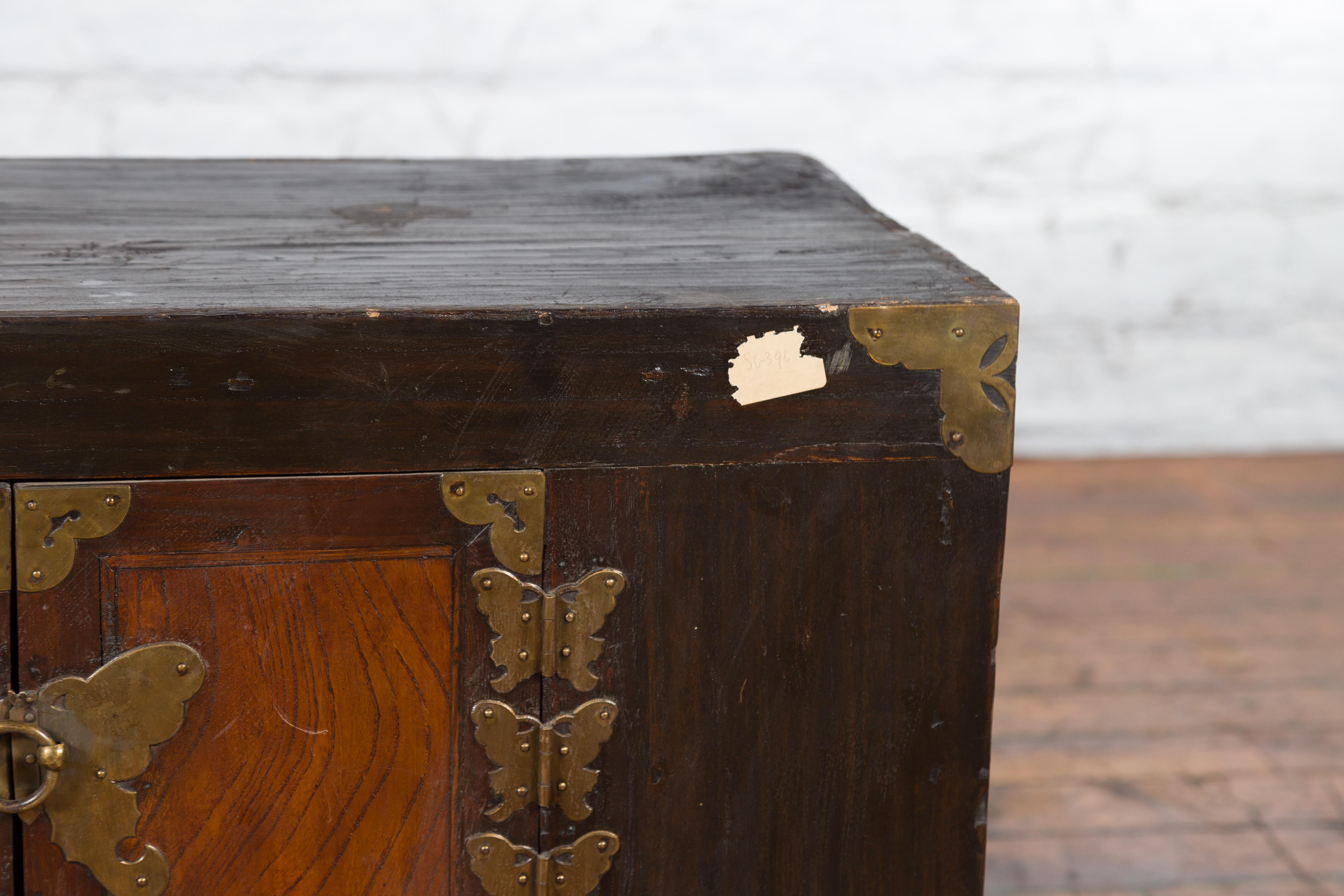 Korean Late 19th Century Two-Toned Side Chest with Brass Butterfly Hardware For Sale 3