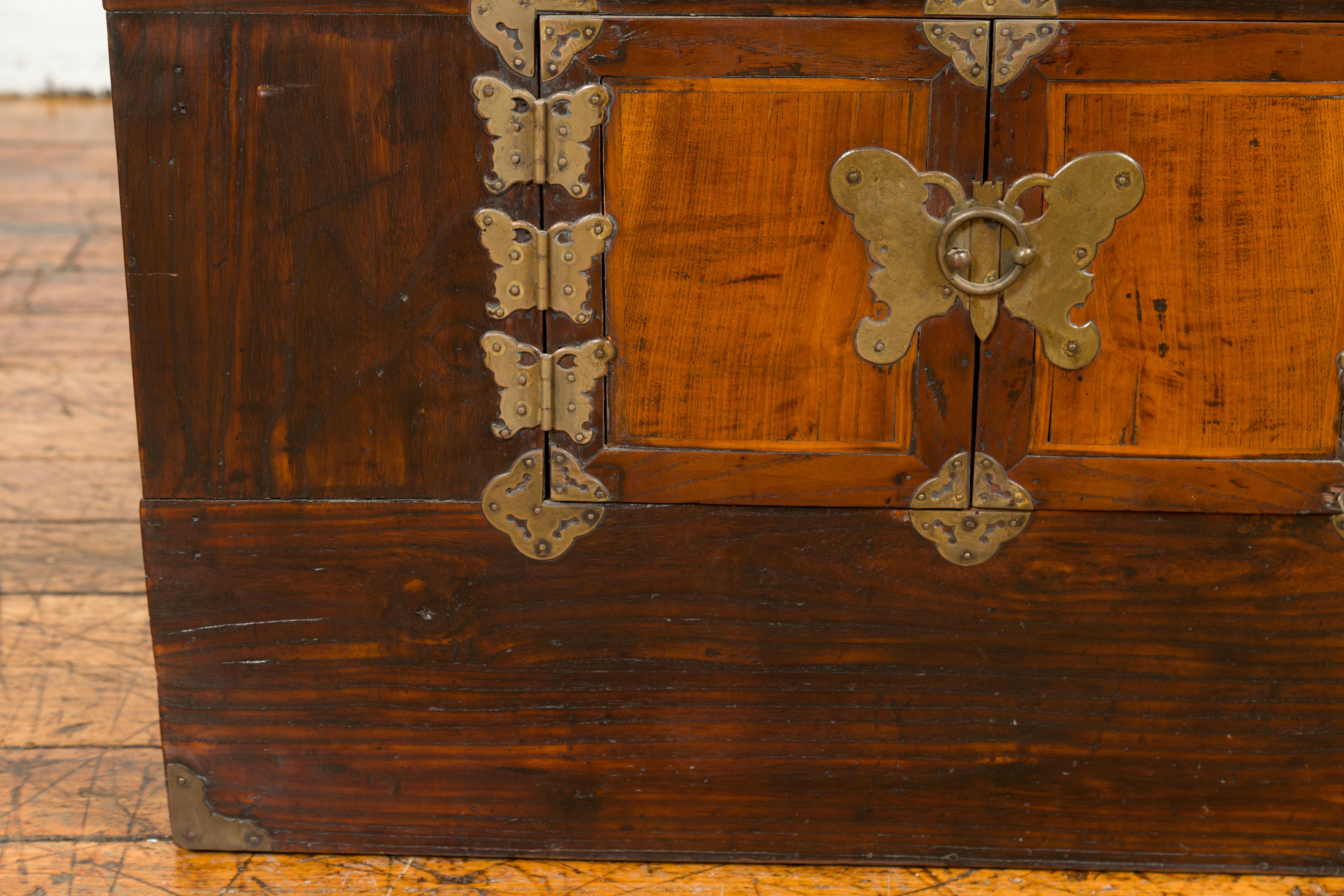 Korean Late 19th Century Two-Toned Side Chest with Brass Butterfly Hardware For Sale 4