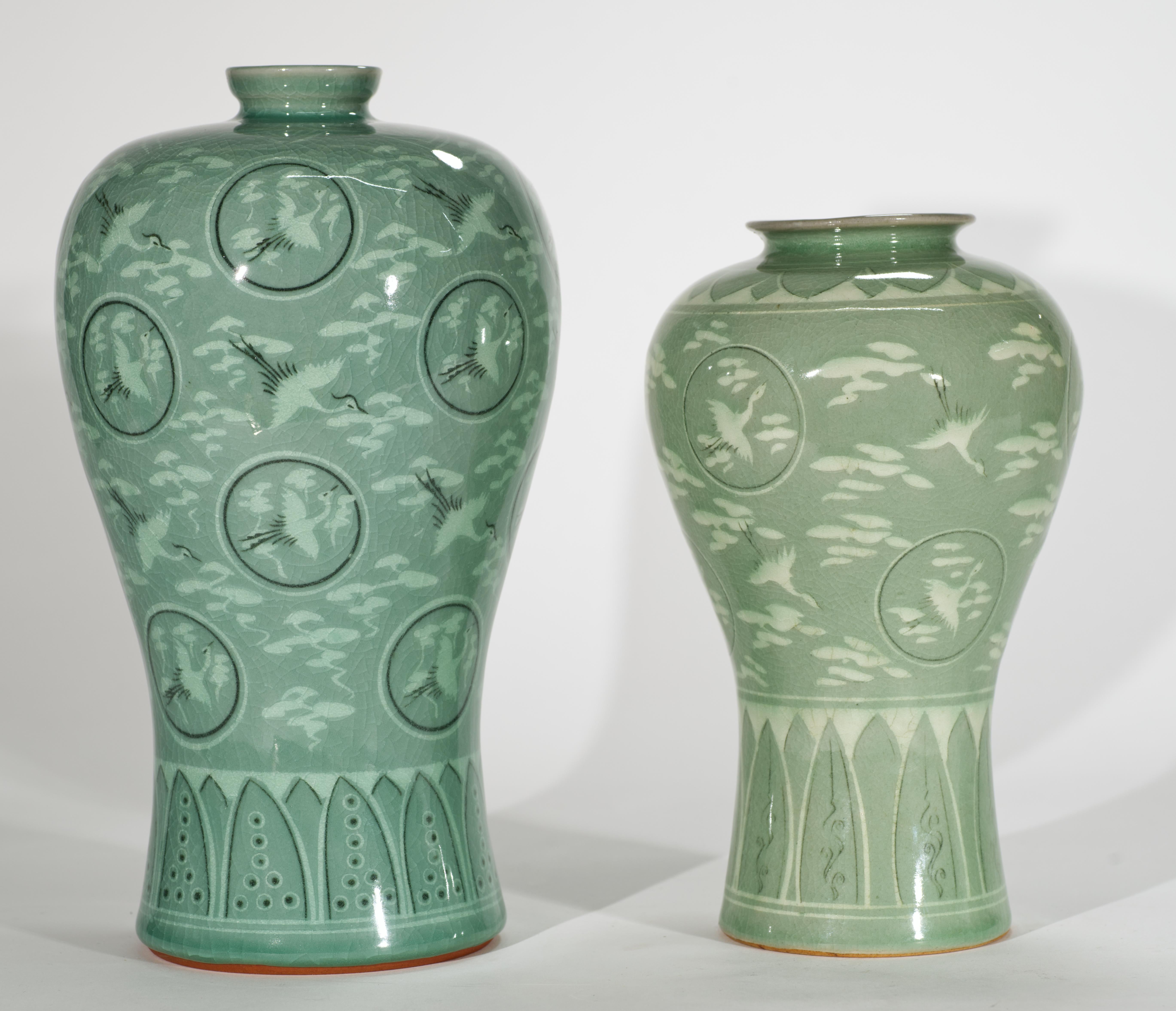 Vaso Maebyeong coreano in celadon chiaro, gru volanti e nuvole in vendita 4