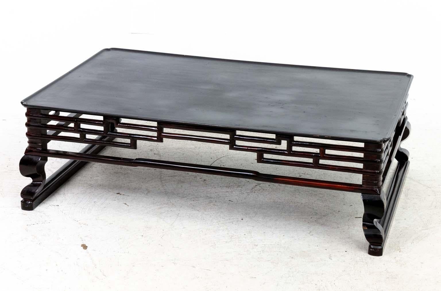 Koreanischer niedriger Couchtisch (20. Jahrhundert) im Angebot