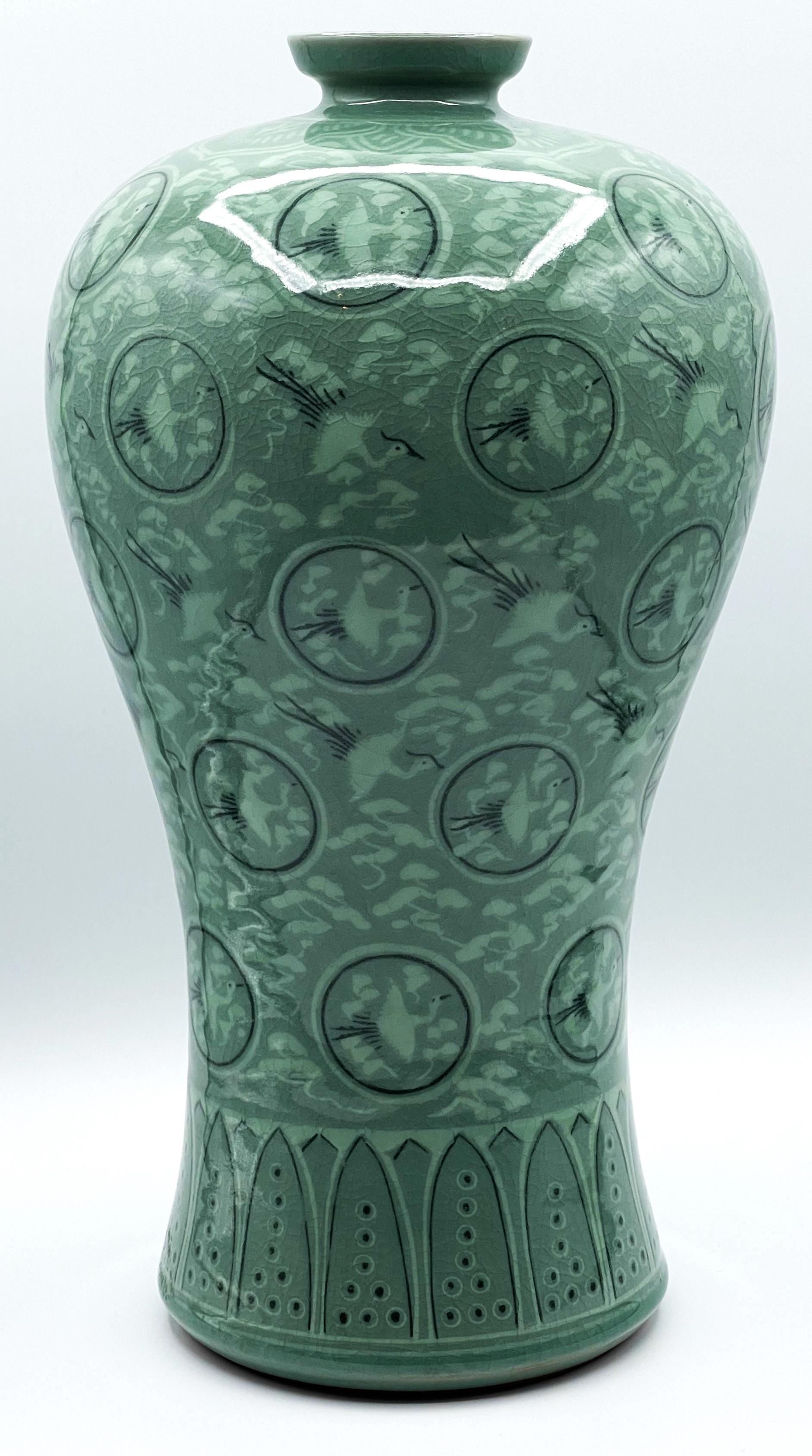 Sudcoreano Vaso da fiori in porcellana verde coreana Meiping, inizio XX secolo in vendita