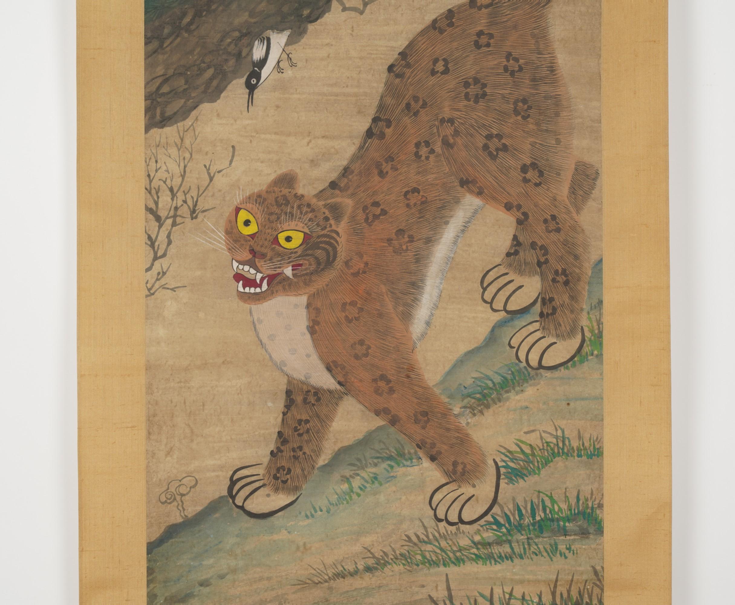 Korean Minhwa Jakhodo Tiger and Magpie Scroll Painting on Silk, 19th Century In Good Condition For Sale In Studio City, CA