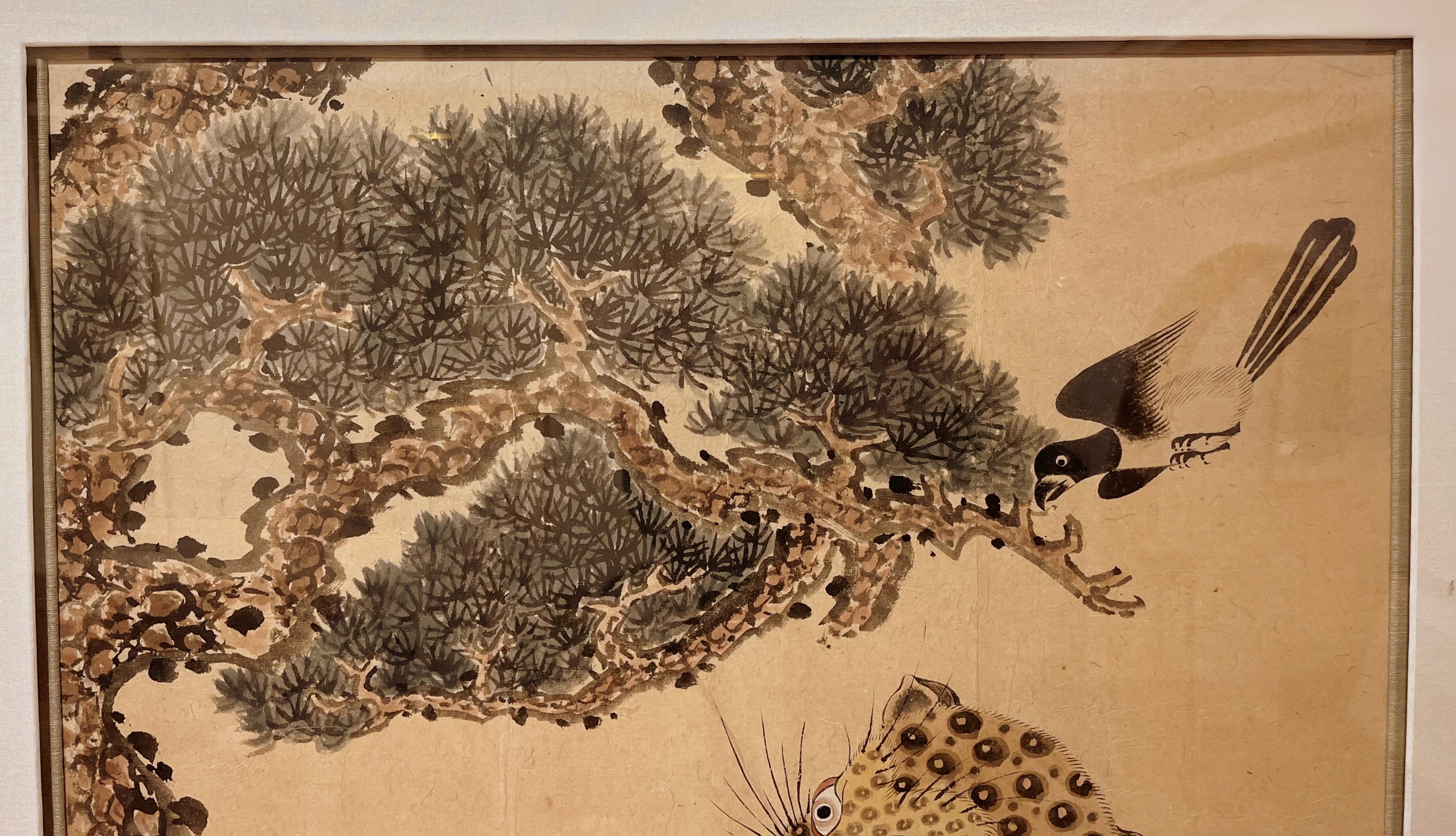 Peint à la main Peinture coréenne Minhwa d'un Magpie noueux tacheté en léopard  en vente
