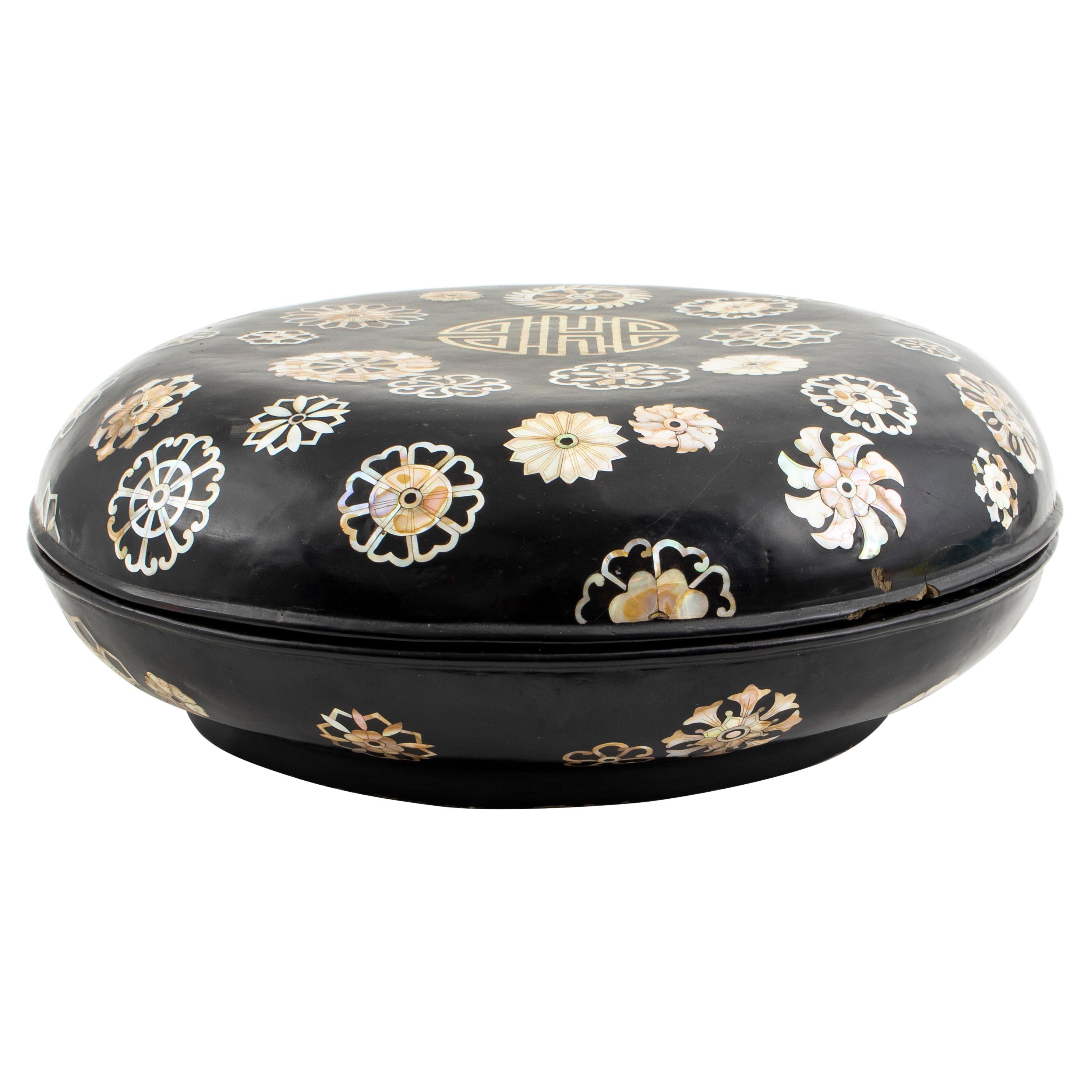 Korean Mother-of-Pearl Inlaid Lacquered Hardwood Lidded Bowl