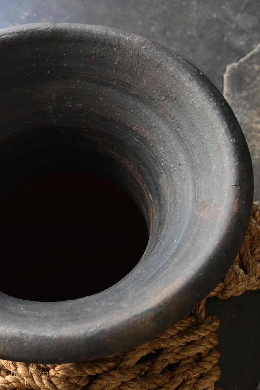 Korean Old Pottery Black Jar / Mid-20th Century / Wabi-Sabi Vase 2