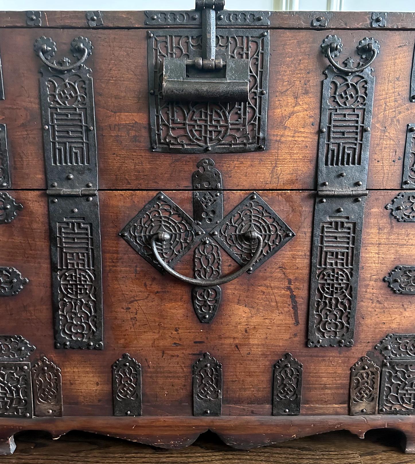 Antique Korean Bandaji Chest Pyongan Do Joseon Dynasty For Sale 4